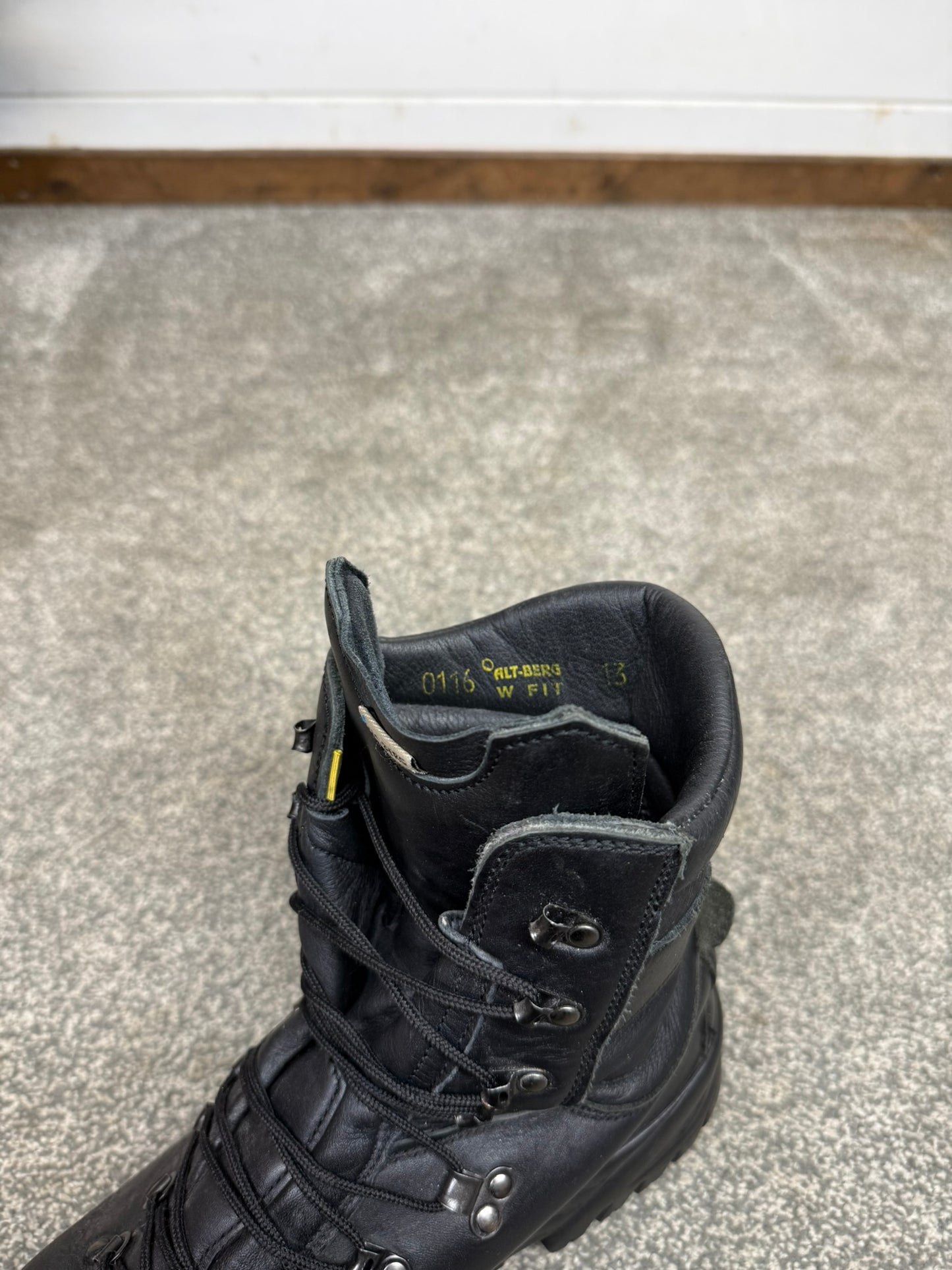 Altberg Peacekeeper P3 VS Black Leather Waterproof Combat Boots Size UK 13