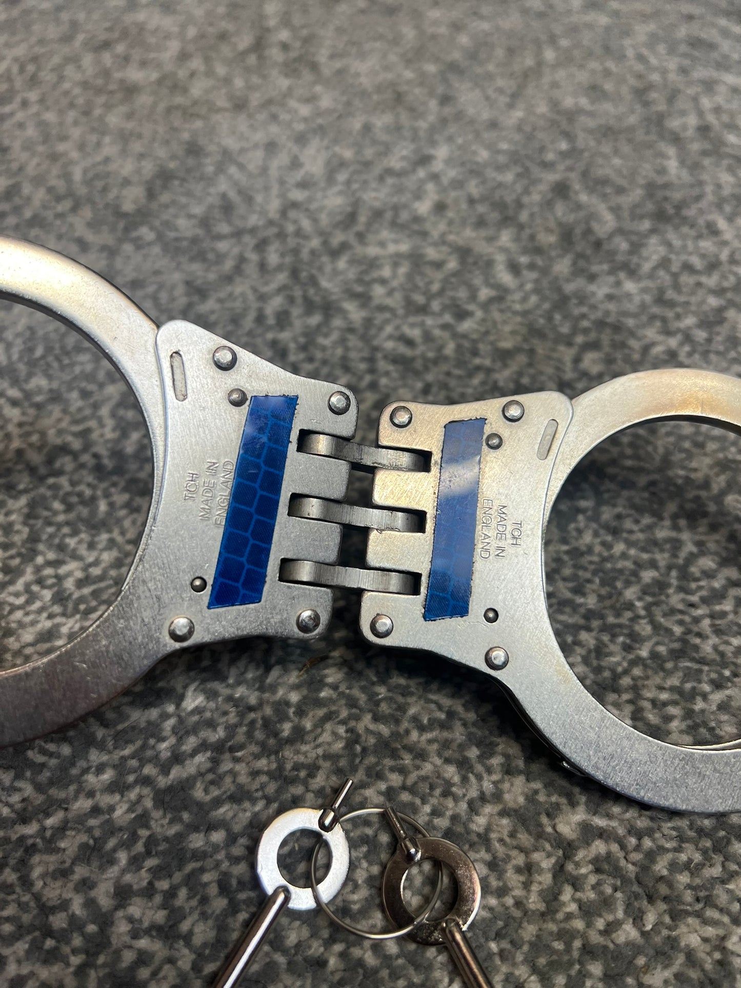 Ex Police Folding Handcuffs Genuine With 2x Keys Collectible Memorabilia Restraint