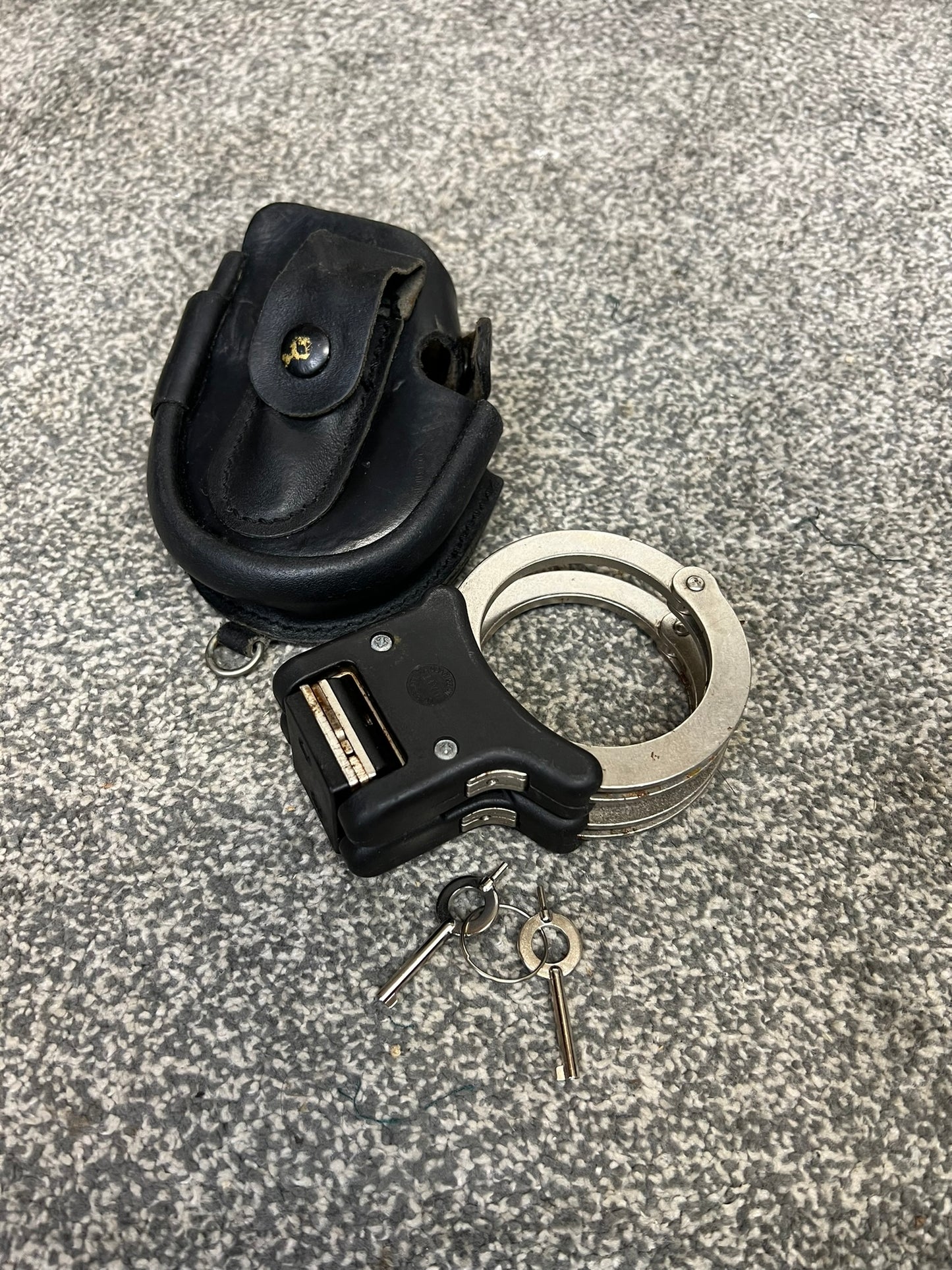 Ex Police Genuine Hiatt Folding Hinged Handcuffs 2x Keys & Pouch Security Collectible Memorabilia Restraint