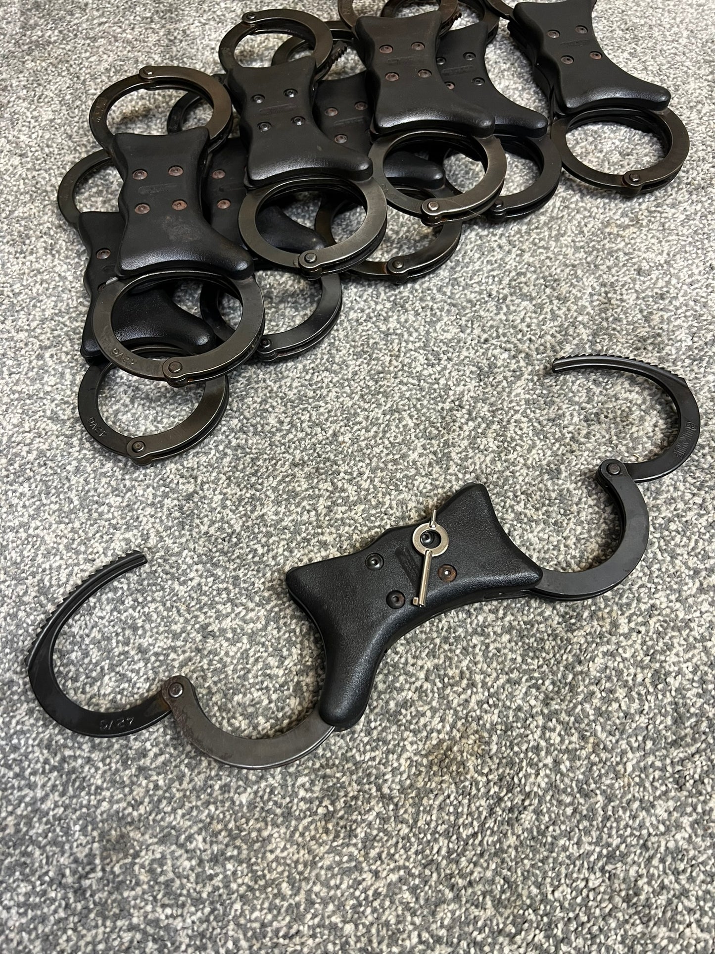 Ex Police Black Handcuffs Genuine With Key Security Collectible Memorabilia Restraint