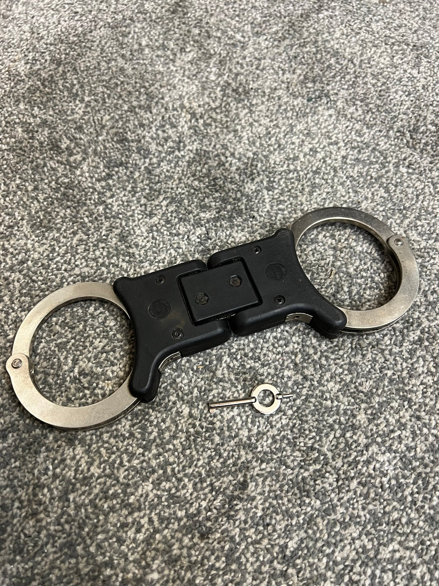 Ex Police Genuine Hiatt Folding Hinged Handcuffs & Key Security Collectible Memorabilia Restraint