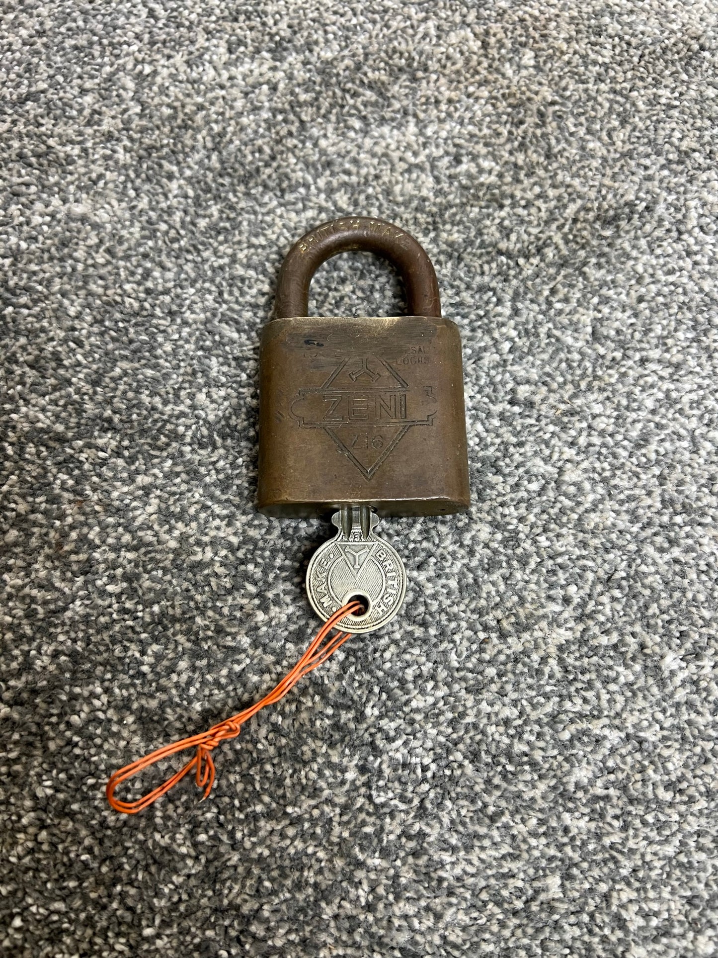 Vintage Walsall Zeni Z16 Brass Padlock Made In England - Working with Key