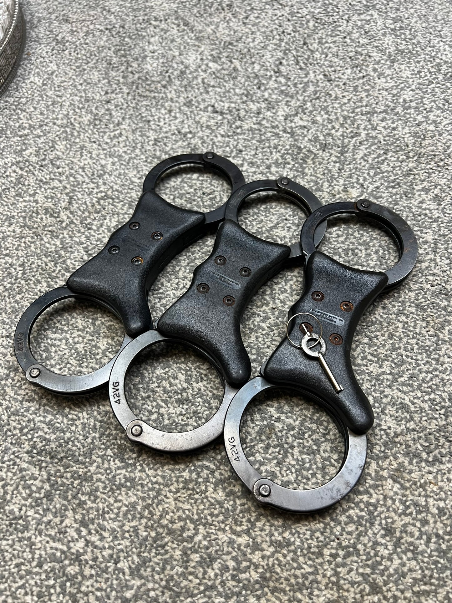 Vintage Police Black Handcuffs Genuine With Key Security Collectible Memorabilia Restraint