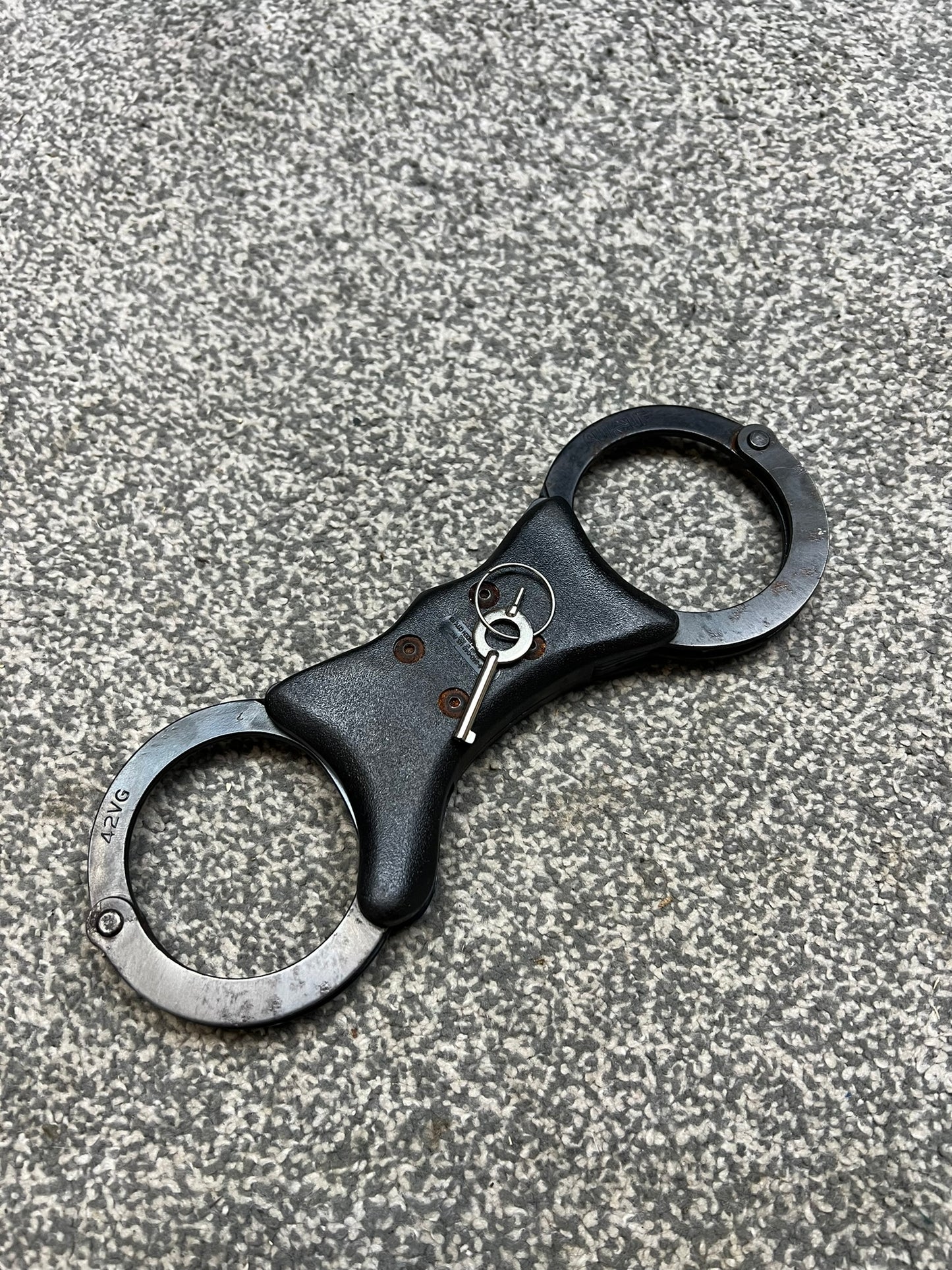 Vintage Police Black Handcuffs Genuine With Key Security Collectible Memorabilia Restraint