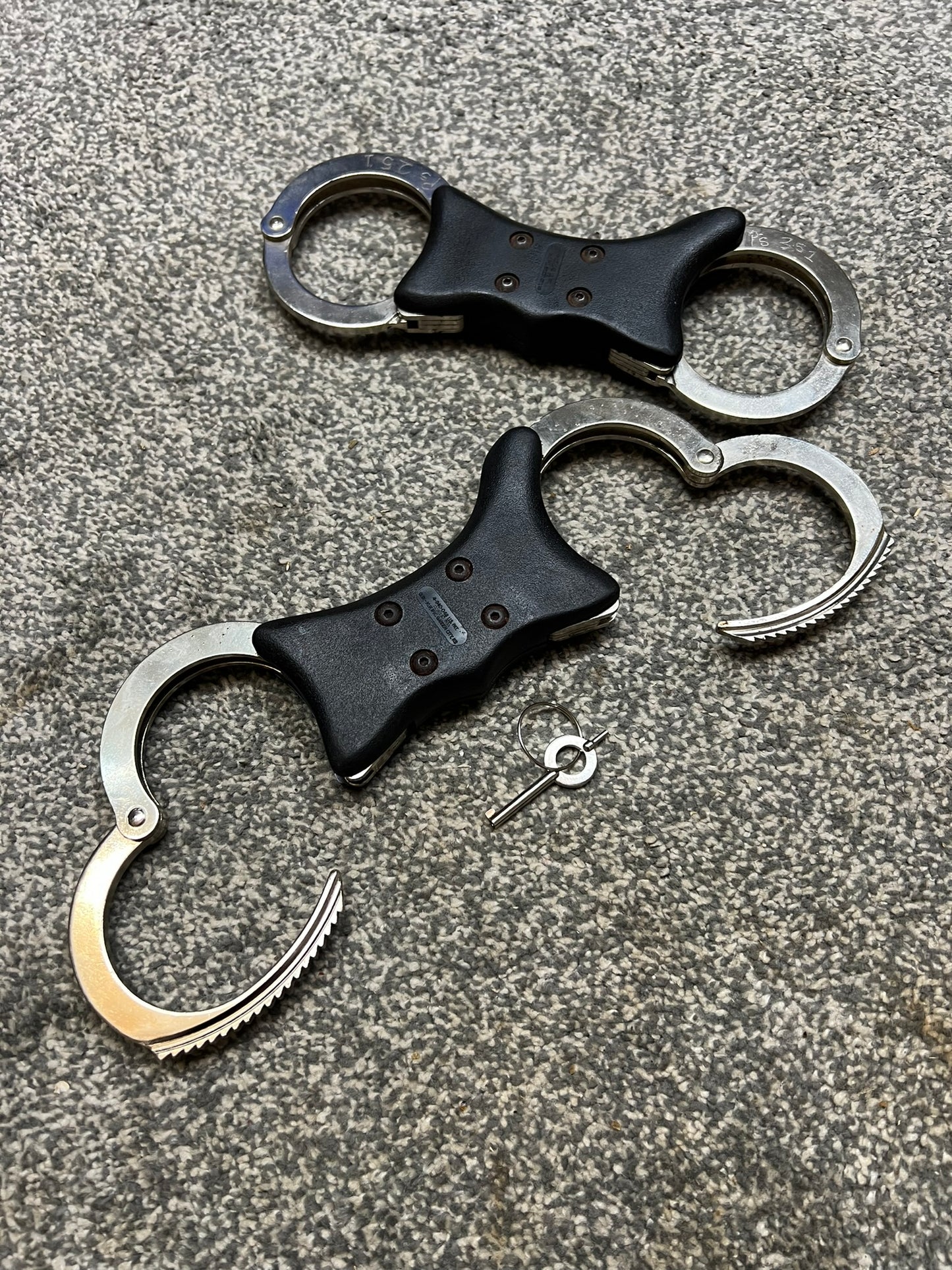 Ex Police Handcuffs Genuine With Key Security Collectible Memorabilia Restraint