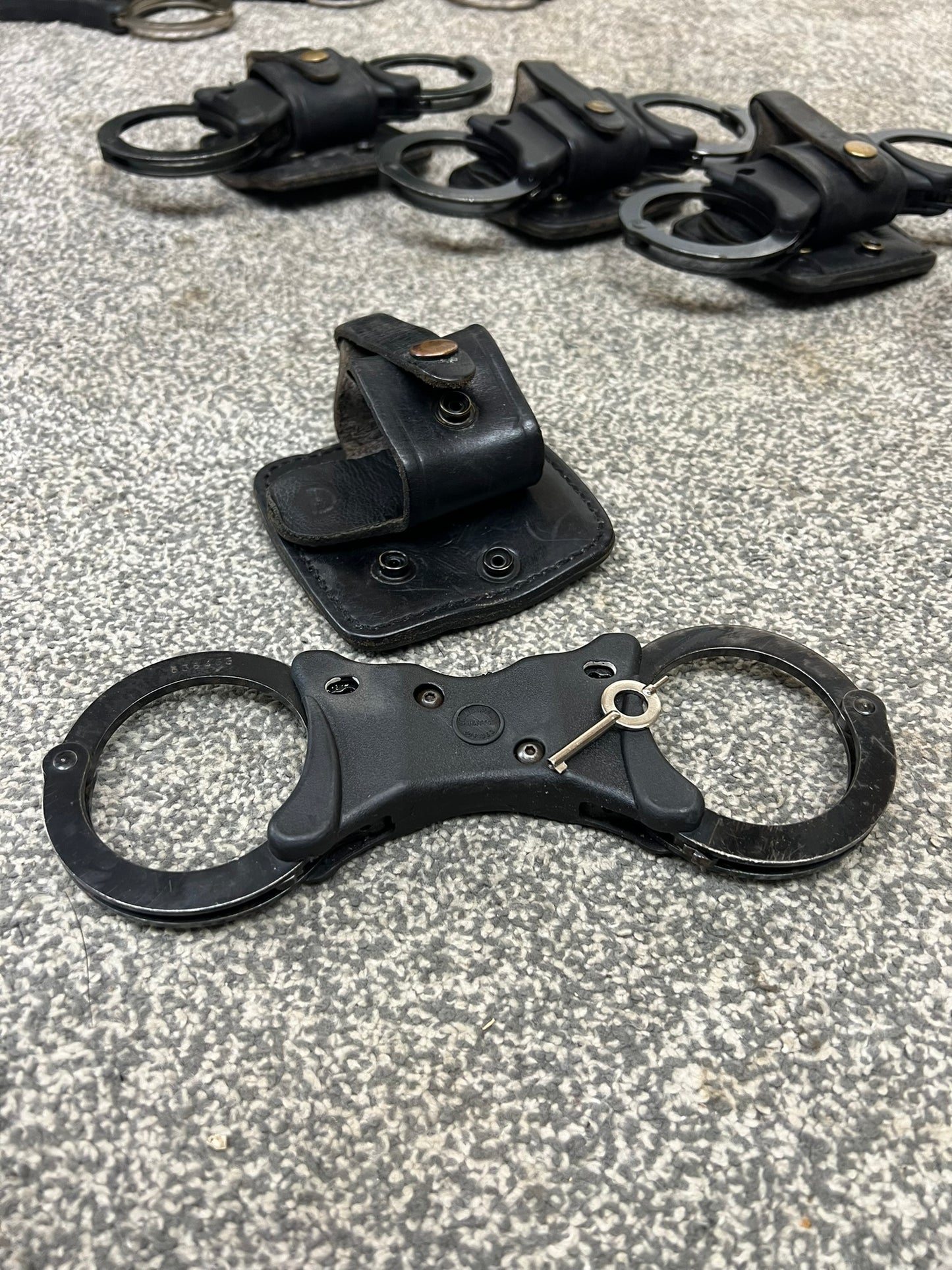 Ex Police Black Hiatt Handcuffs Genuine Cuffs With Key & Pouch Security Collectible Memorabilia Restraint