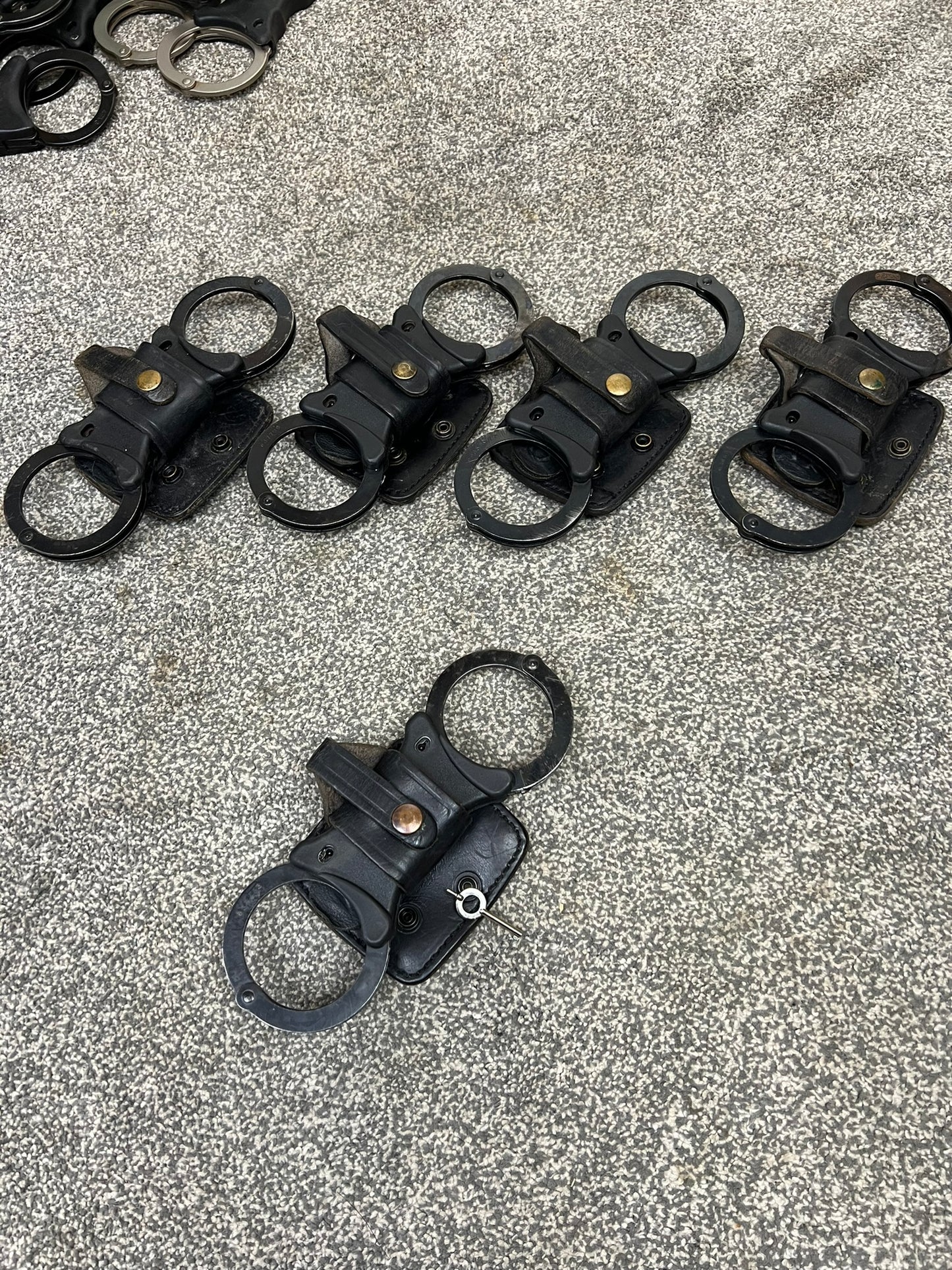 Ex Police Black Hiatt Handcuffs Genuine Cuffs With Key & Pouch Security Collectible Memorabilia Restraint