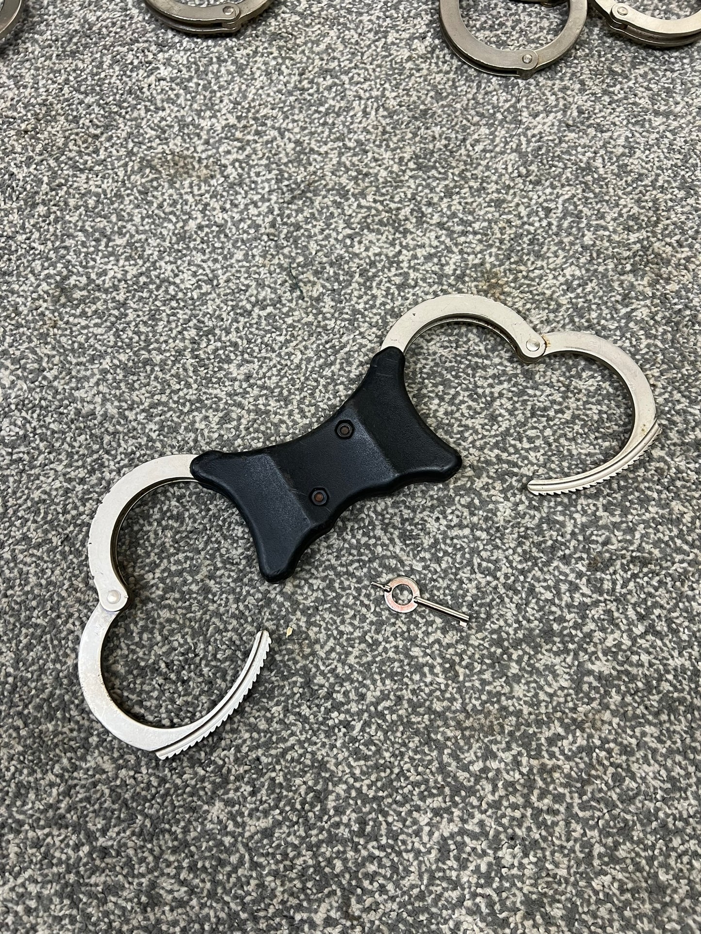 Police Hiatt Handcuffs Genuine Cuffs With Key Security Collectible Memorabilia Restraint