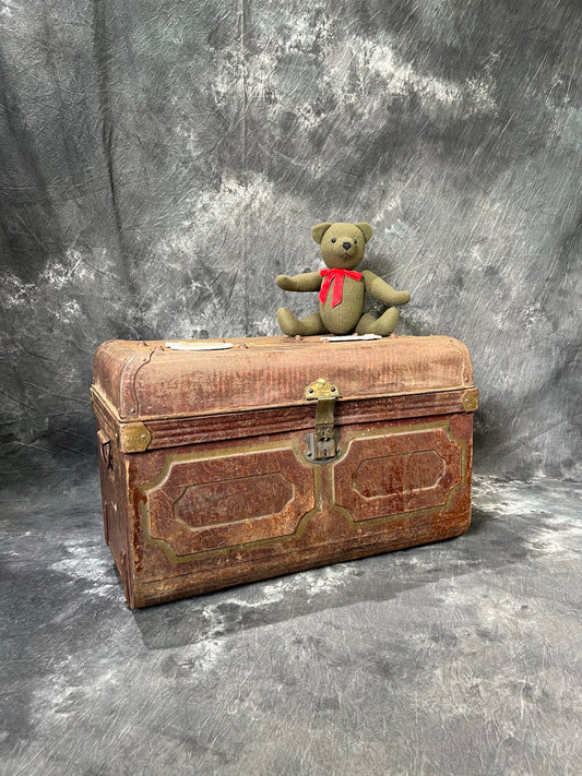 Vintage Metal Travel Chest Large Antique Trunk Rustic Home Coffee Table Blanket Storage Box