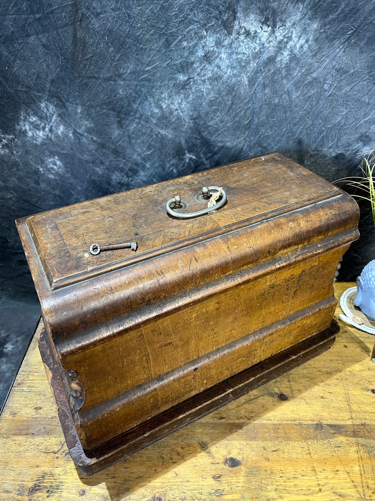 Vintage Frister & Rossmann Sewing Machine Dates 1909 Hand Crank With Wooden Case