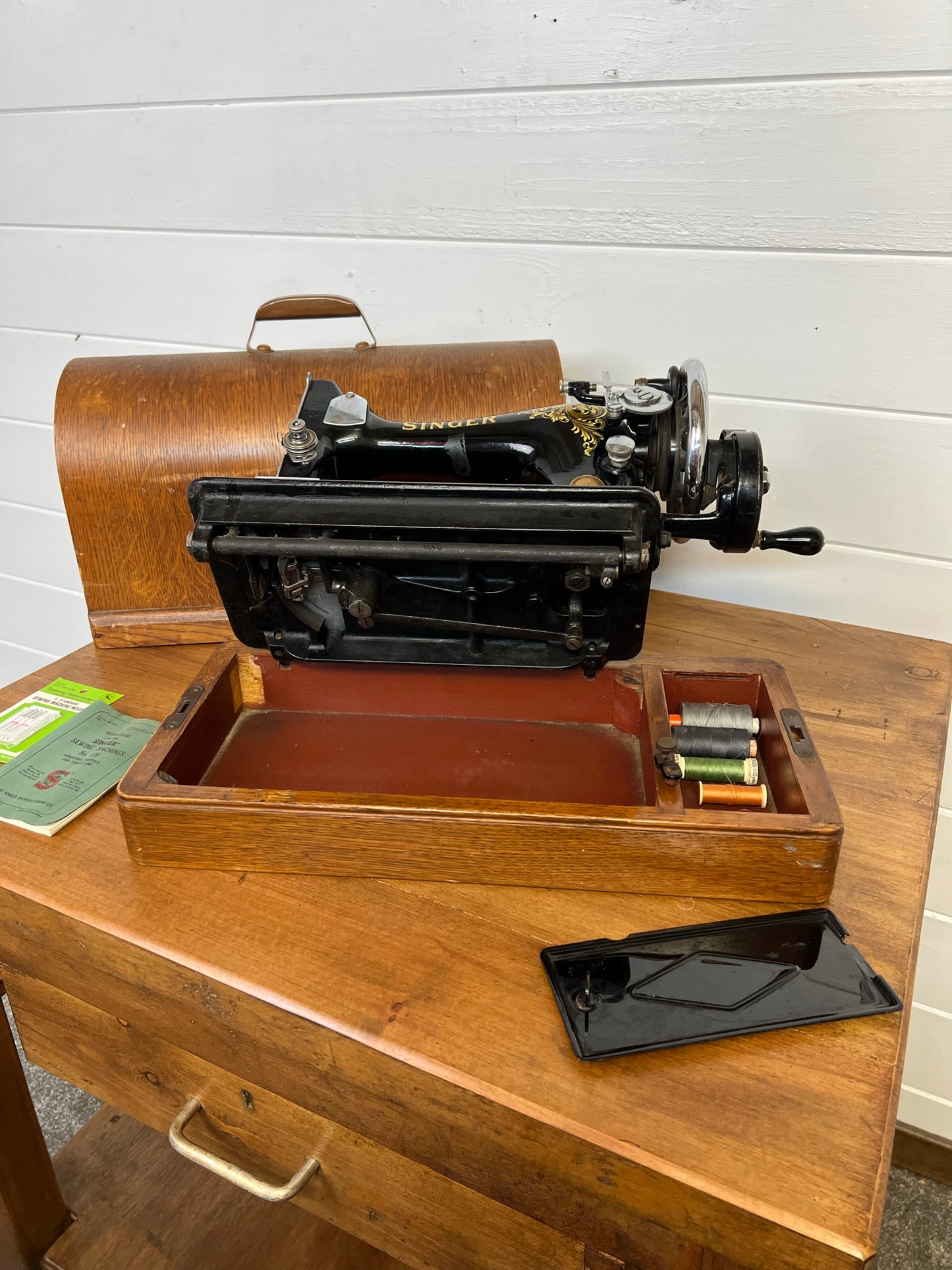 Vintage Singer Sewing Machine Hand Crank 128K Dates 1955 With Wooden Case Working Condition