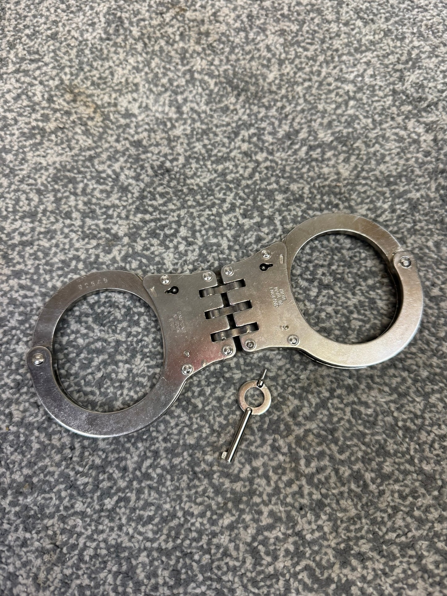 Ex Police Hiatt Folding Handcuffs With Key Security Collectible Memorabilia