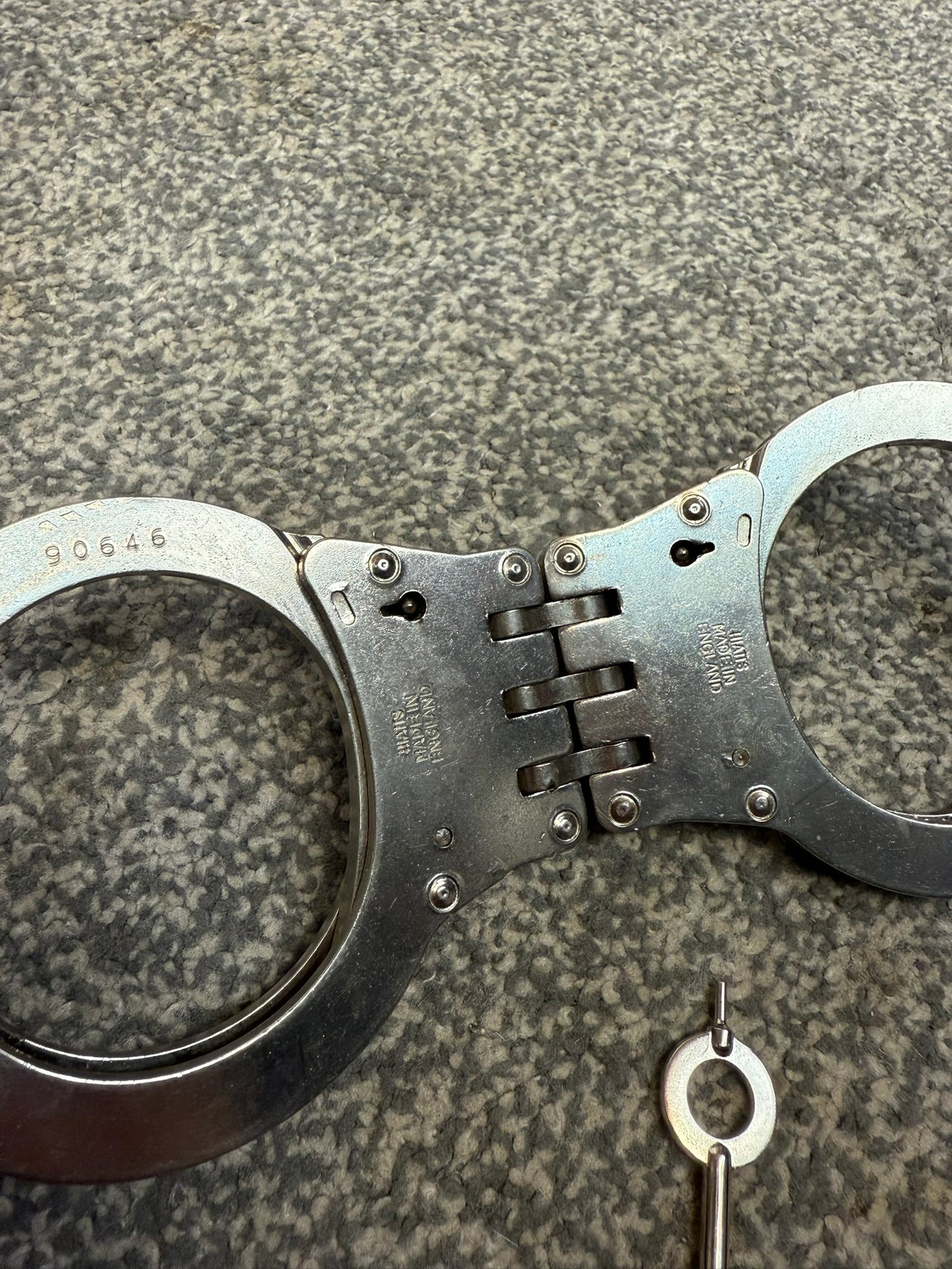 Ex Police Hiatt Folding Handcuffs With Key Security Collectible Memorabilia