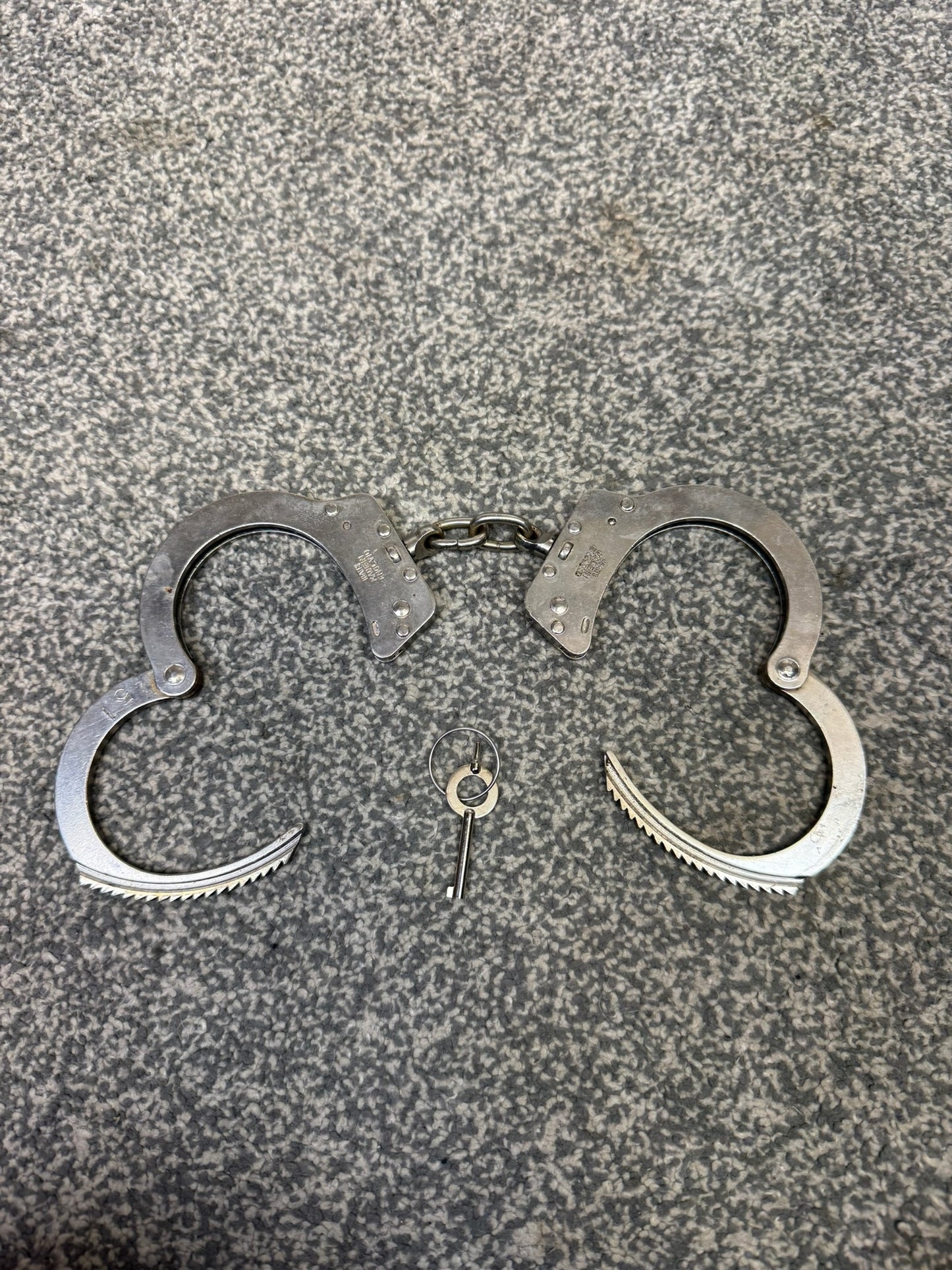 Ex Police Hiatt Chain Handcuffs With Key Security Collectible Memorabilia