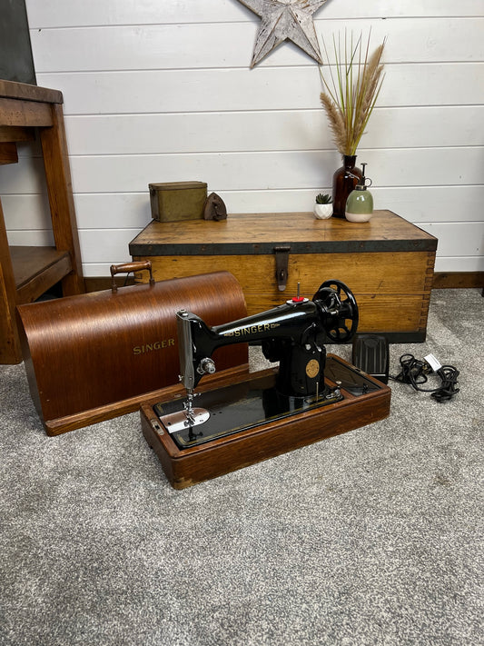 Vintage Singer Sewing Machine 201K Dates 1949 With Wooden Case - Working