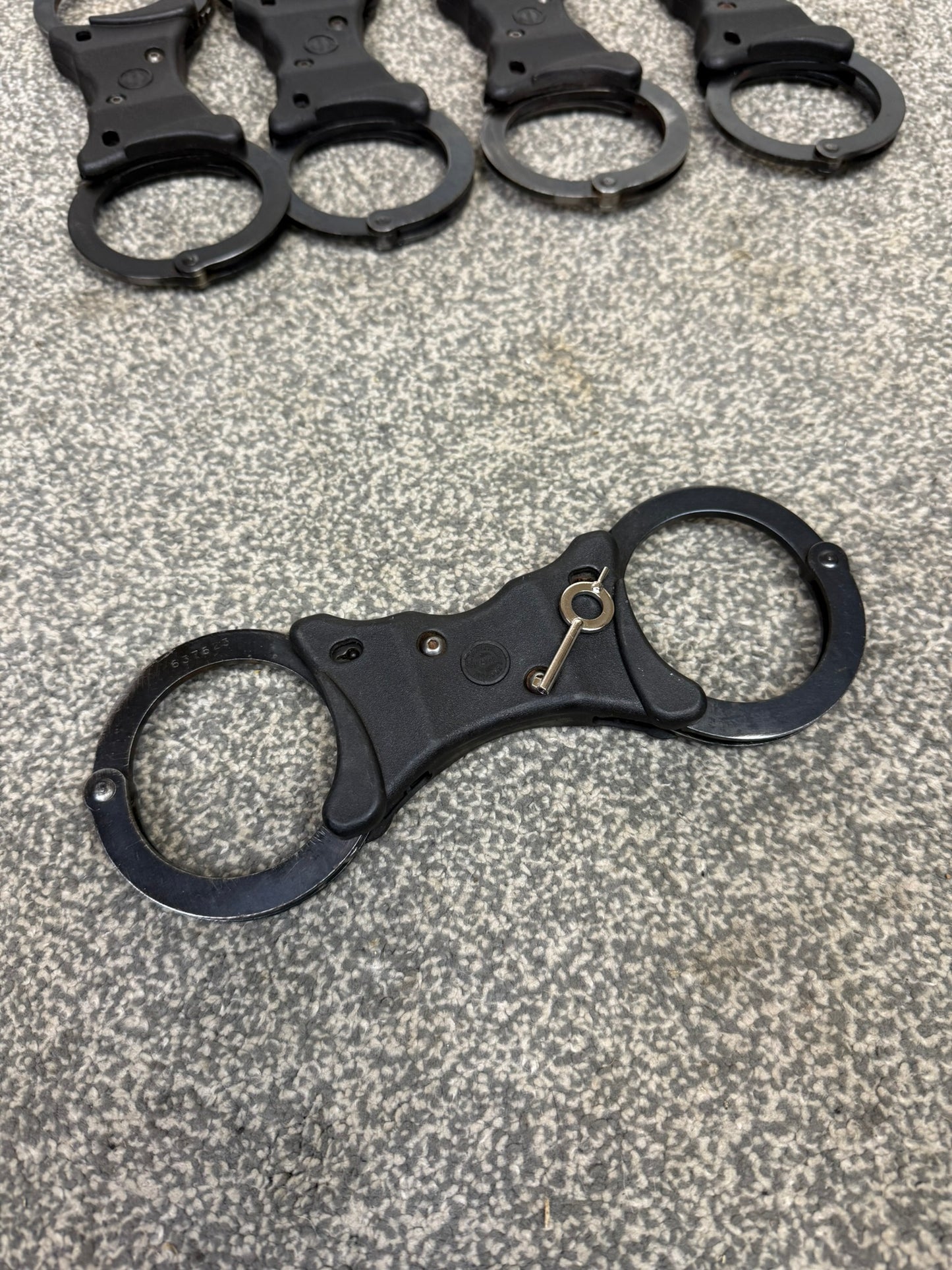 Ex Police Black Hiatt Handcuffs Genuine Cuffs With Key Security Collectible Memorabilia Restraint