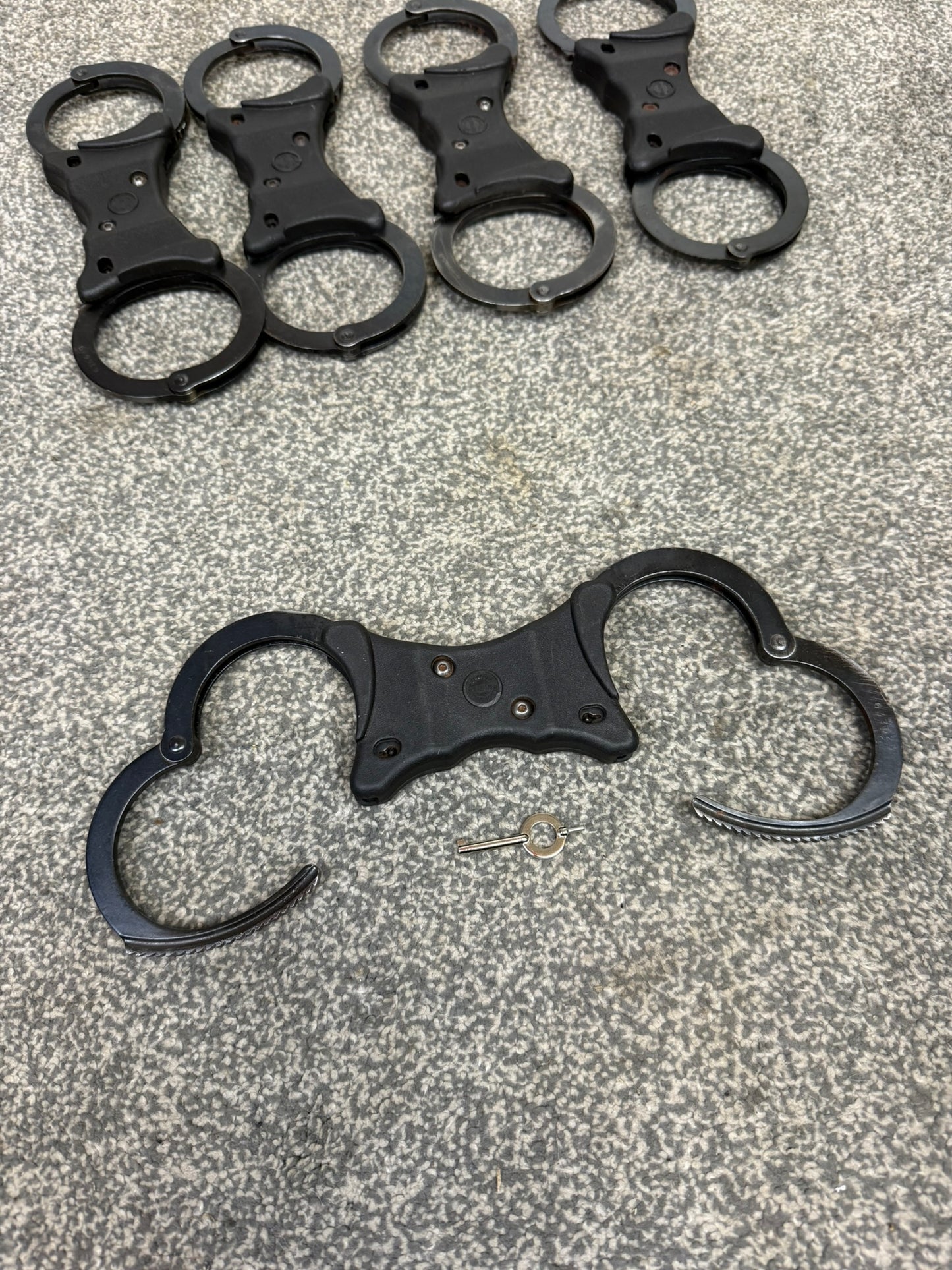 Ex Police Black Hiatt Handcuffs Genuine Cuffs With Key Security Collectible Memorabilia Restraint