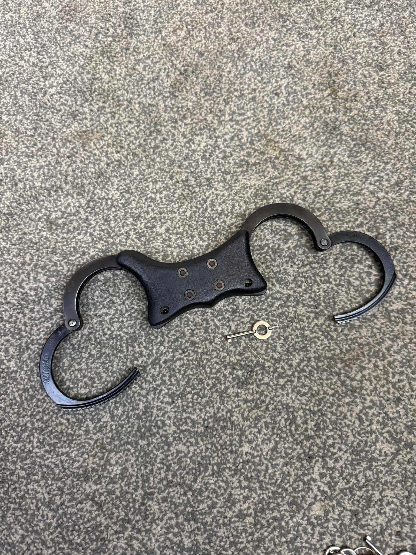 Ex Police Handcuffs Black Quik-Kuf Cuffs With Key Security Collectible Memorabilia Restraint