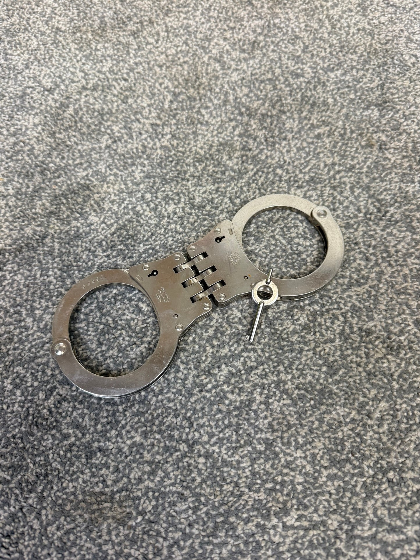 Ex Police Hiatt Folding Handcuffs With Key Security Collectible Memorabilia