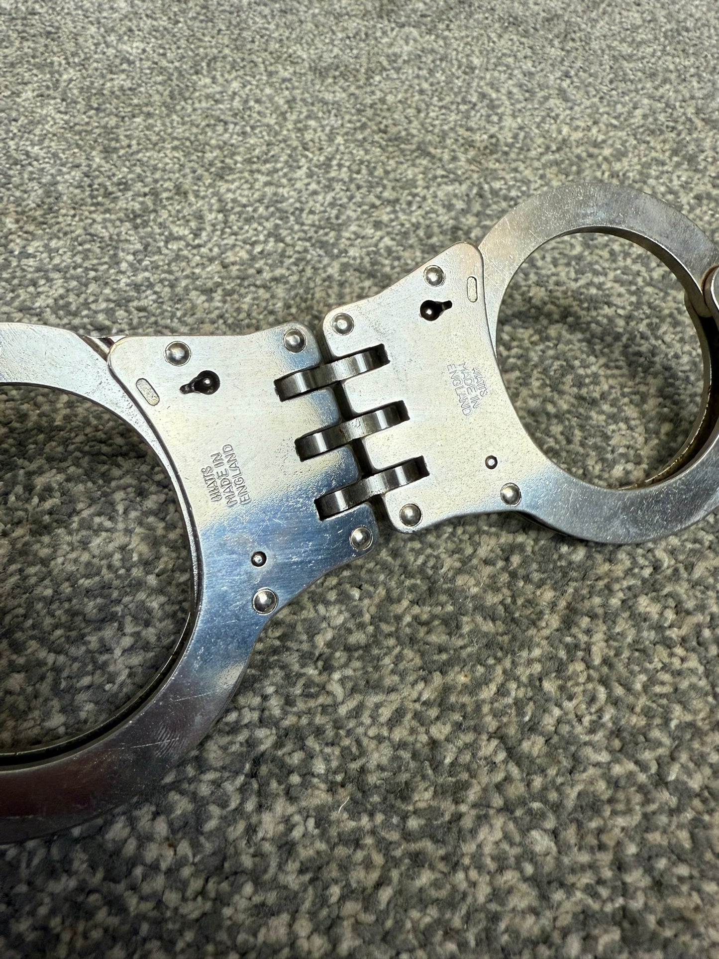 Ex Police Hiatt Folding Handcuffs With Key Security Collectible Memorabilia