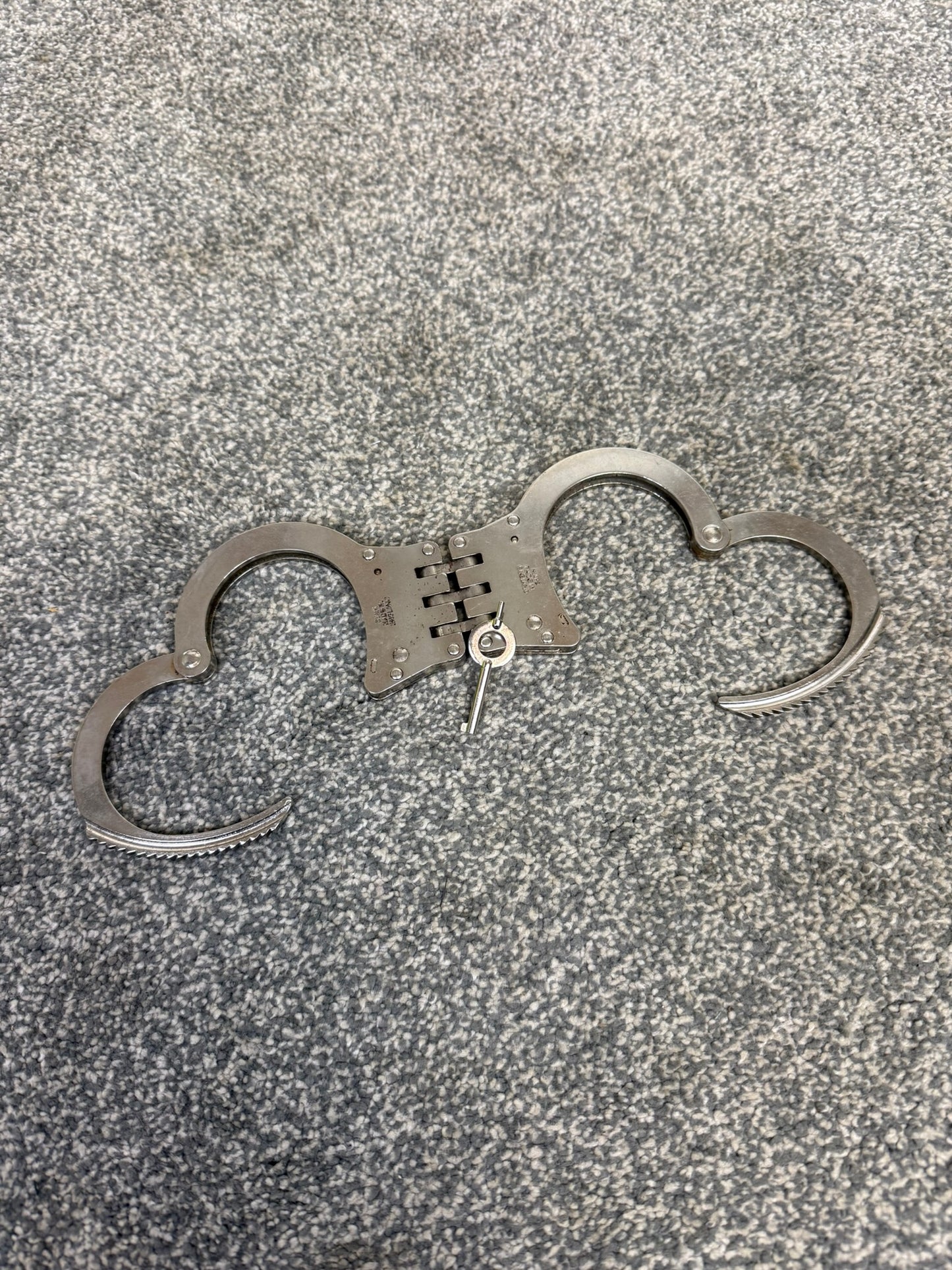 Ex Police Hiatt Folding Handcuffs With Key Security Collectible Memorabilia