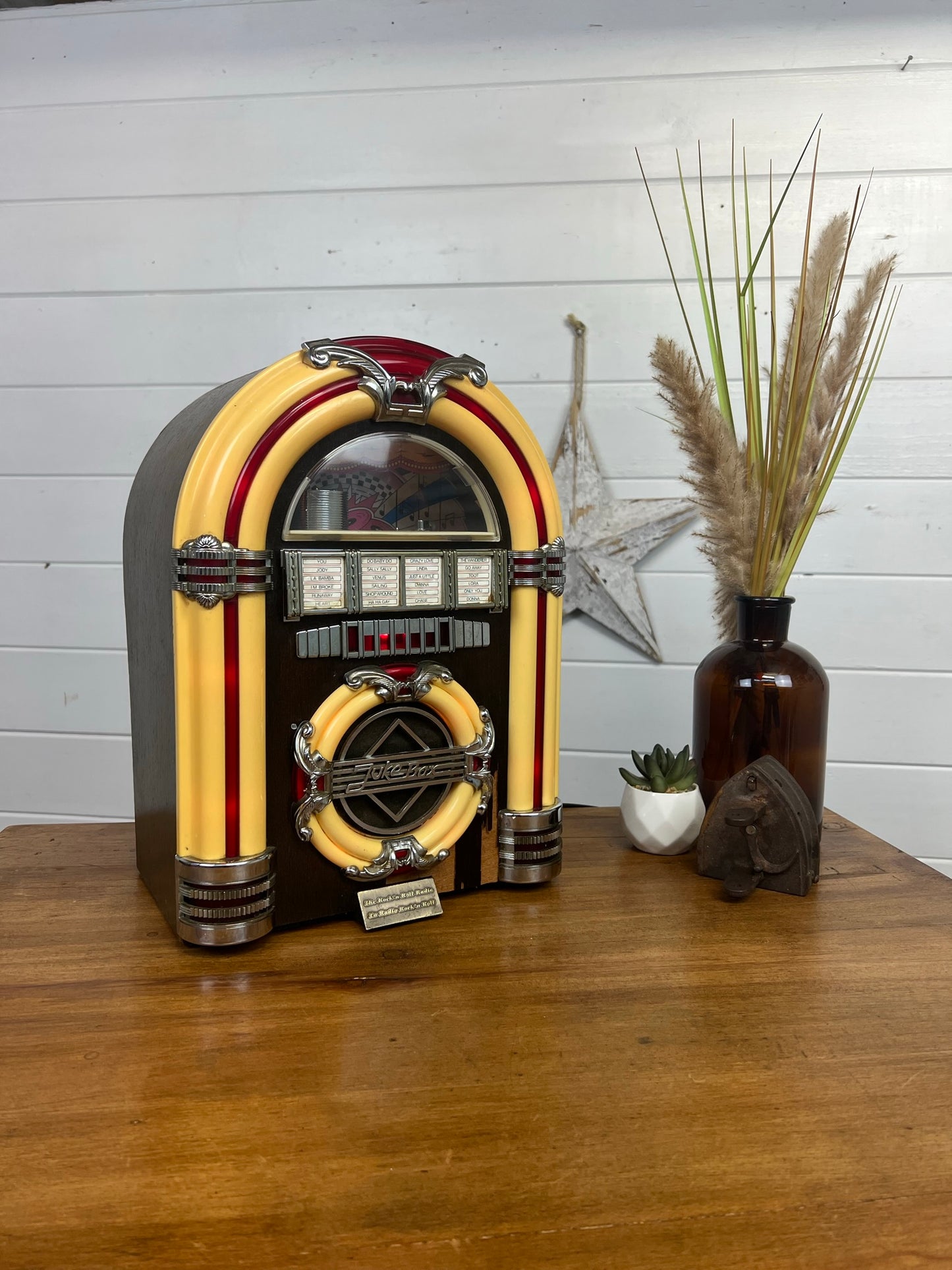 Vintage Rock & Roll Jukebox Spirit of St. Louis Collectors Edition AM/FM Radio Cassette