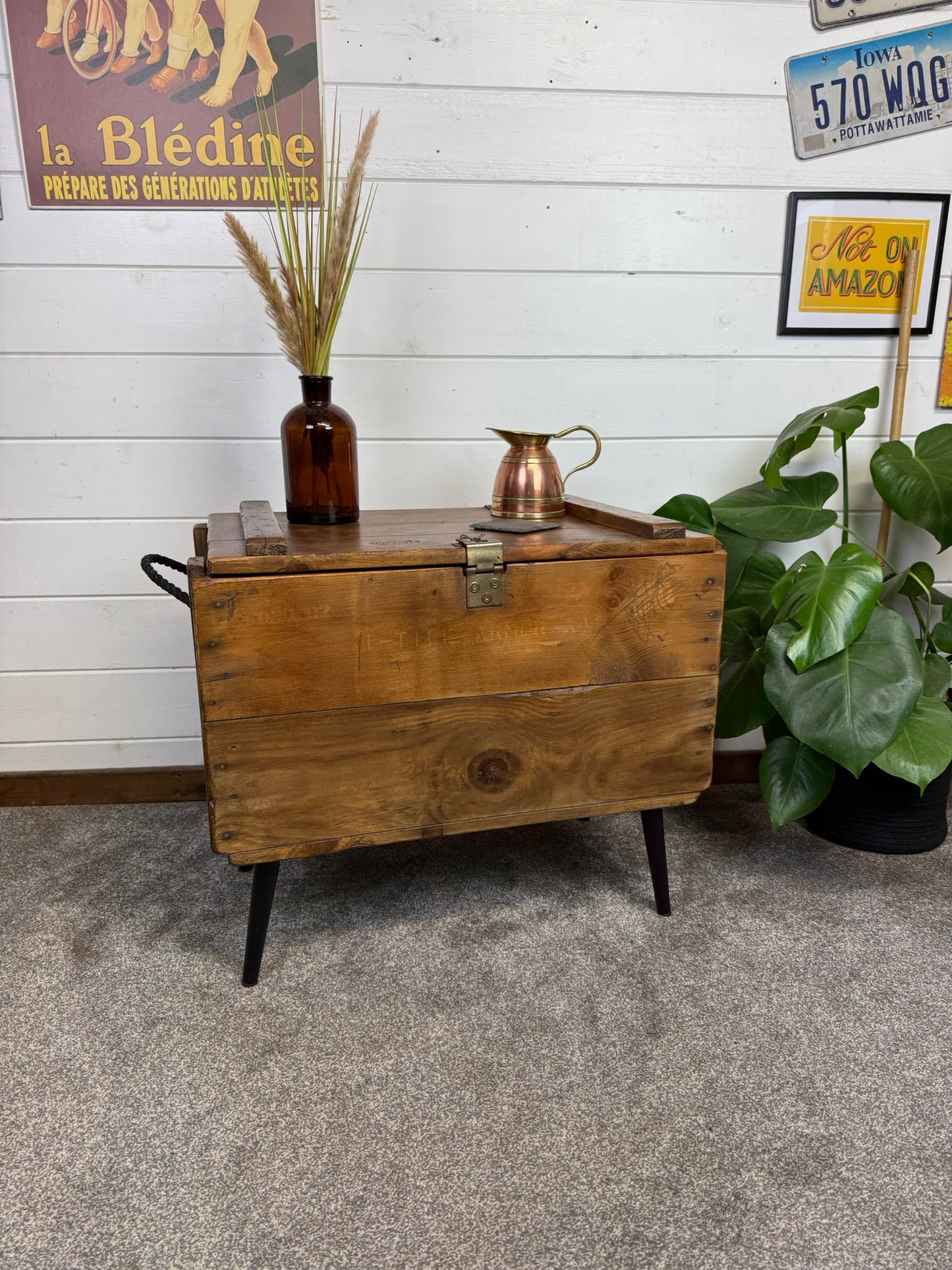 Vintage Rustic Wooden Chest Trunk Blanket Box Vintage Farmhouse Coffee Table Ottoman Ammo Box Side Table.