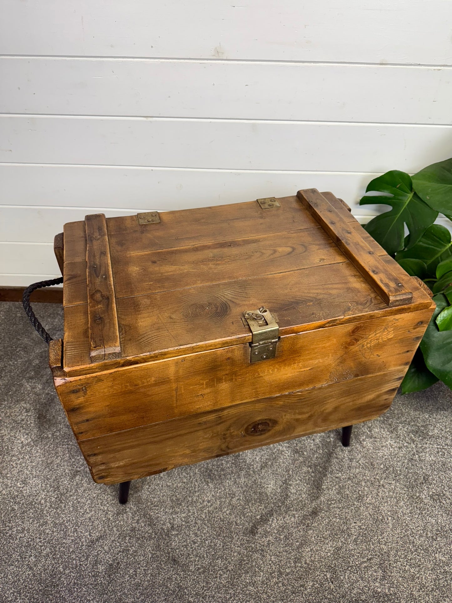 Vintage Rustic Wooden Chest Trunk Blanket Box Vintage Farmhouse Coffee Table Ottoman Ammo Box Side Table.