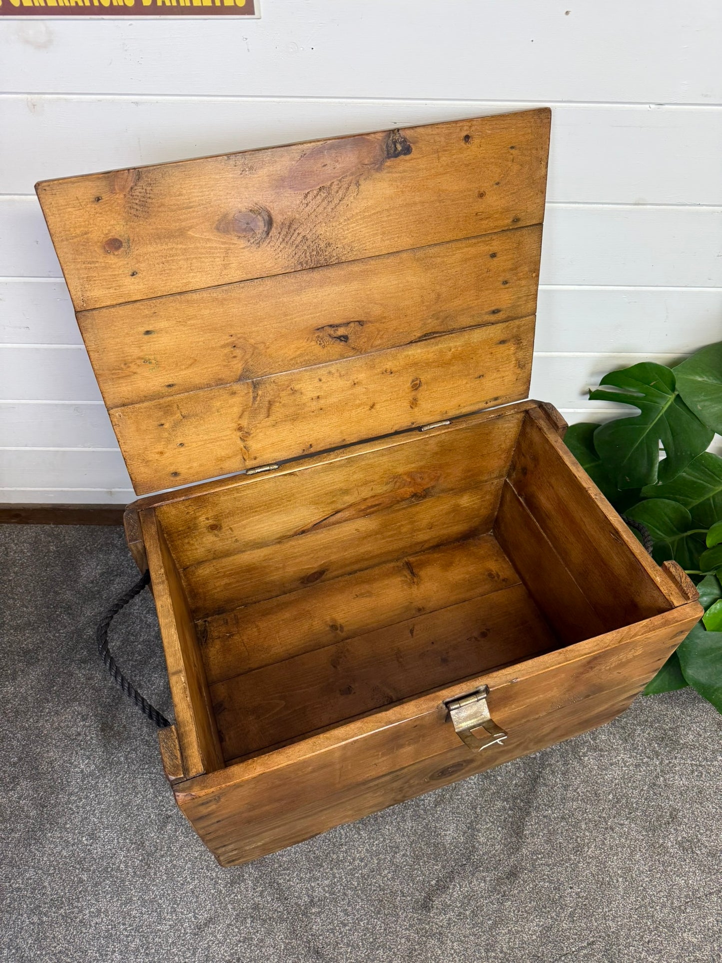 Vintage Rustic Wooden Chest Trunk Blanket Box Vintage Farmhouse Coffee Table Ottoman Ammo Box Side Table.