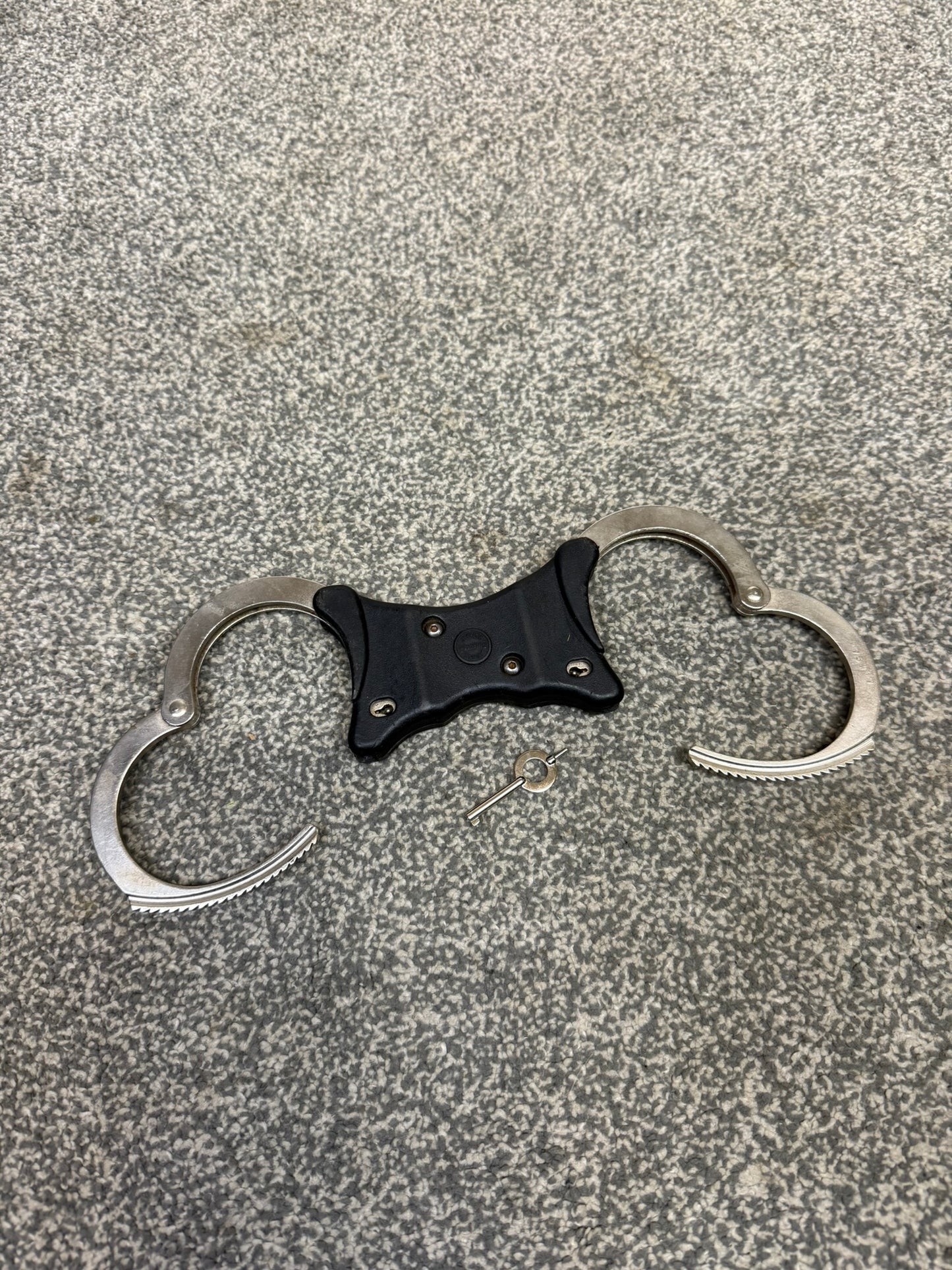 Ex Police Hiatt Rigid Handcuffs With Serial Security Cuffs Displays Collectible