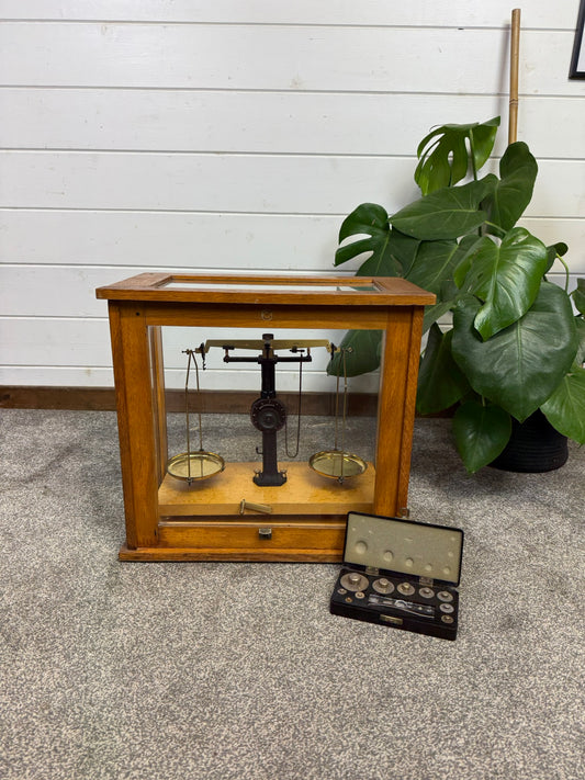 Vintage Philip Harris Scientific Balance Scales In Wood & Glass Case With Weights