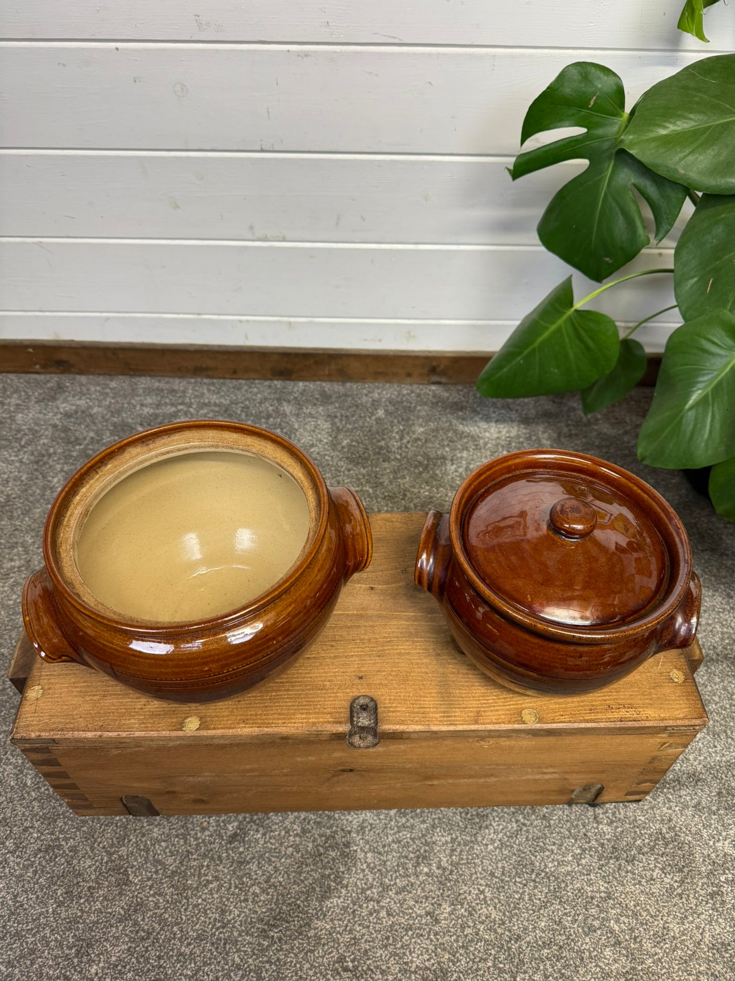 2x Vintage Pearsons Chesterfield Stoneware Casserole Dish Crockpot Oven Cookware