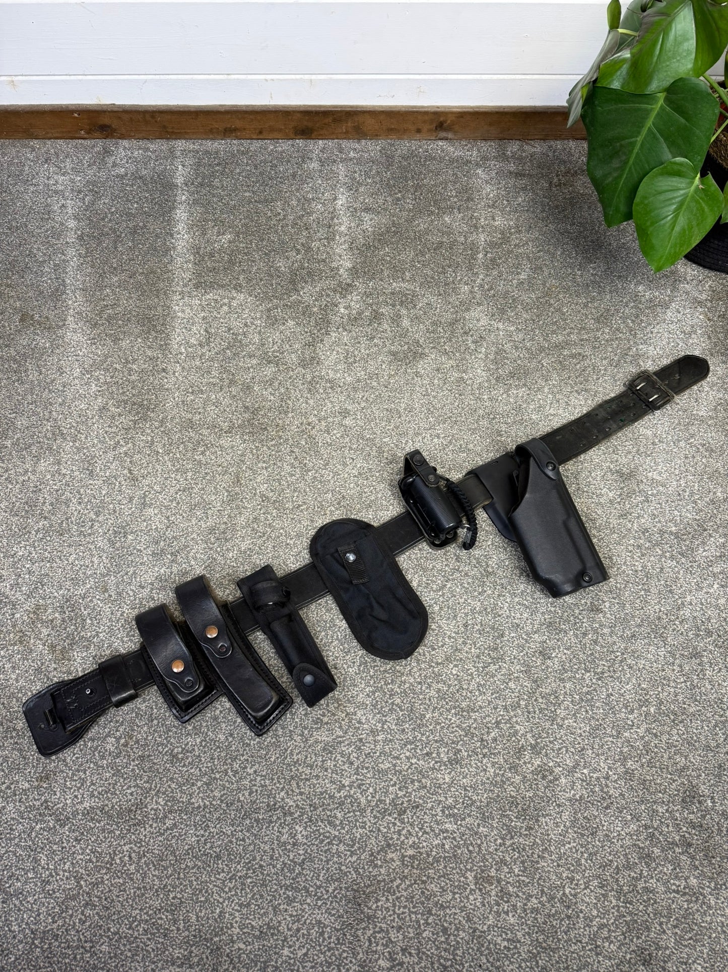 Ex Police Firearms Leather Duty Belt With Pouches Genuine Collectible Cosplay Film Display Security