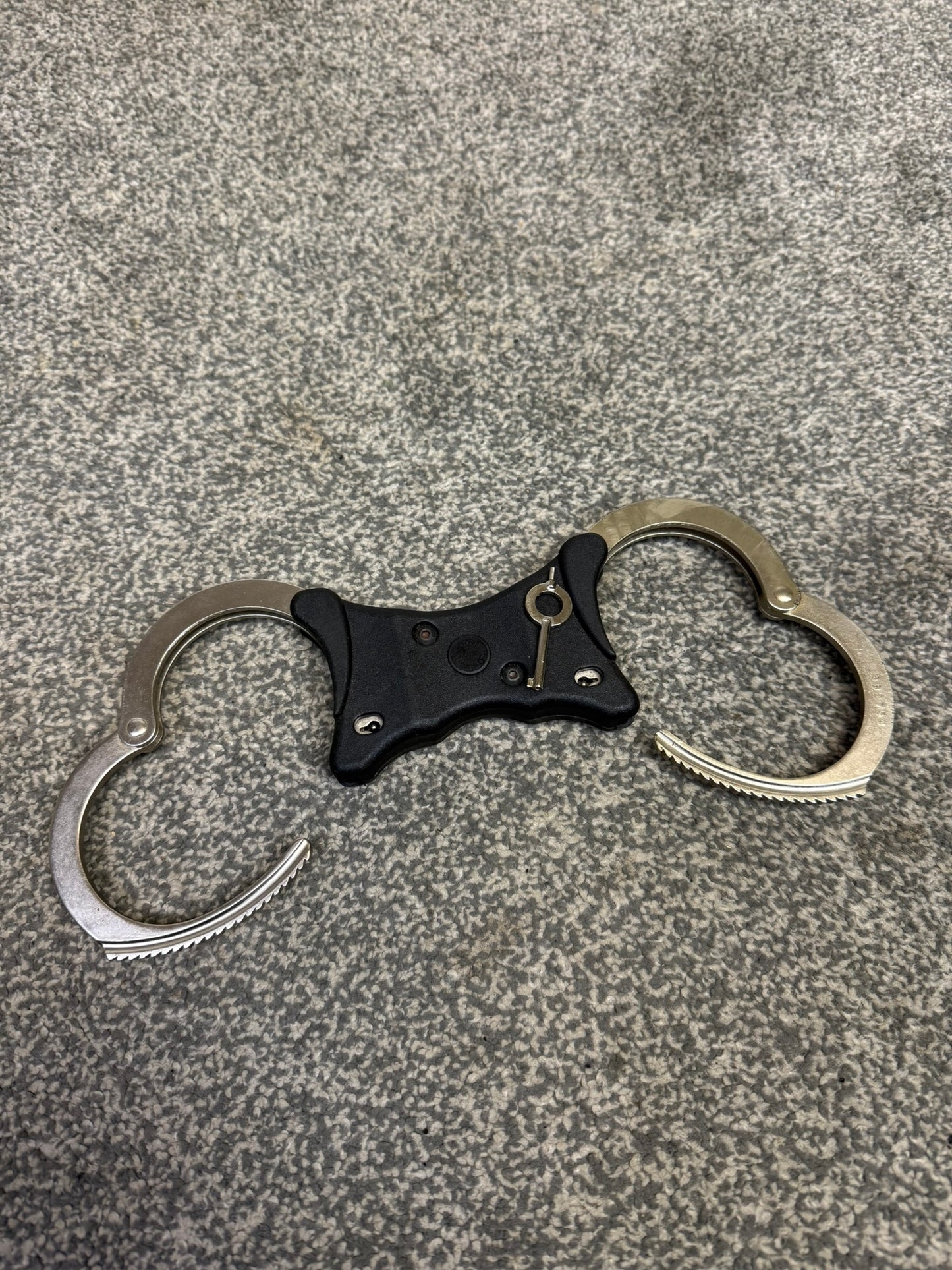 Ex Police Hiatt Rigid Handcuffs With Serial Security Cuffs Displays Collectible