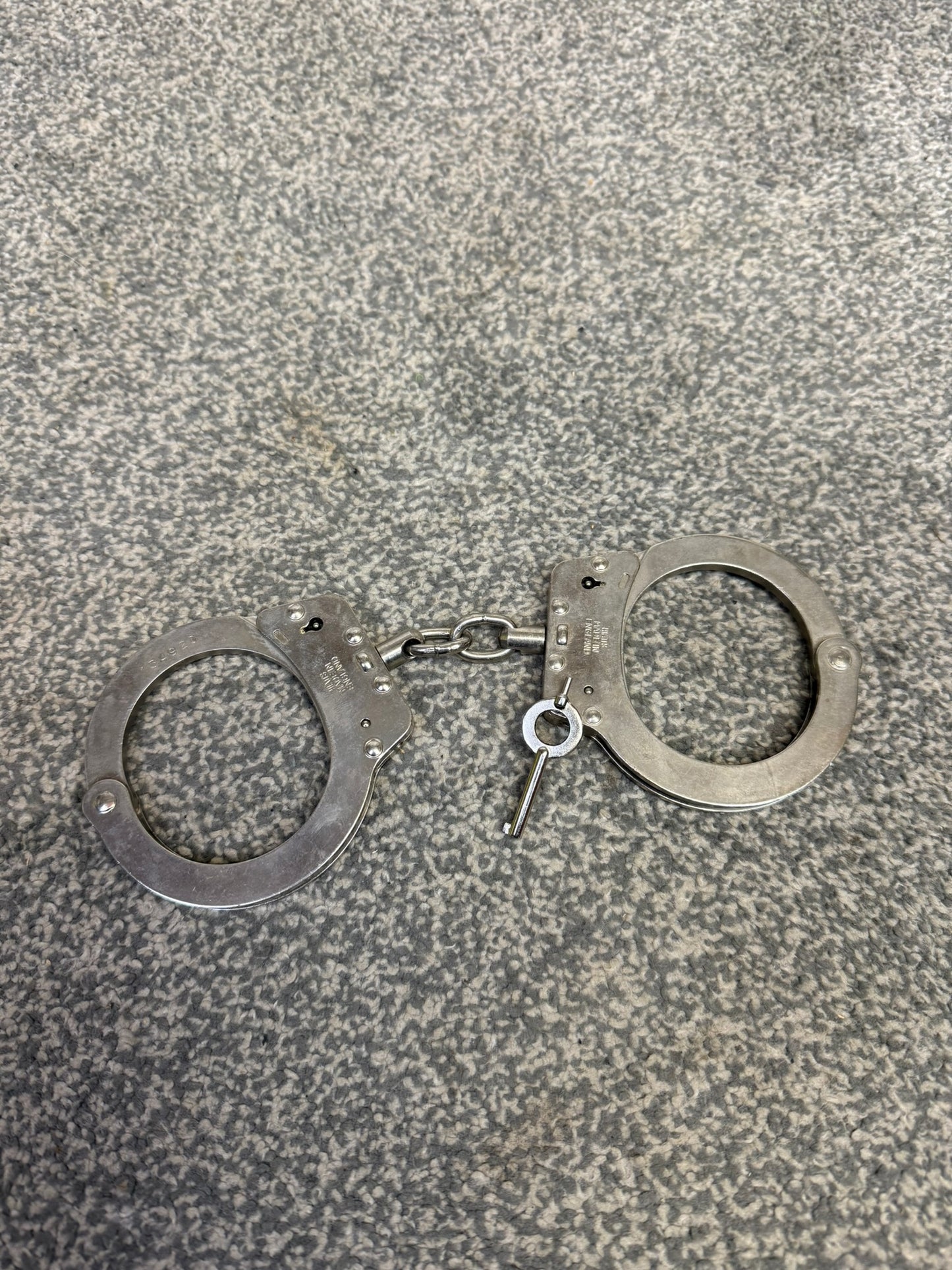 Ex Police Hiatt Chain Handcuffs With Key Security Collectible Memorabilia