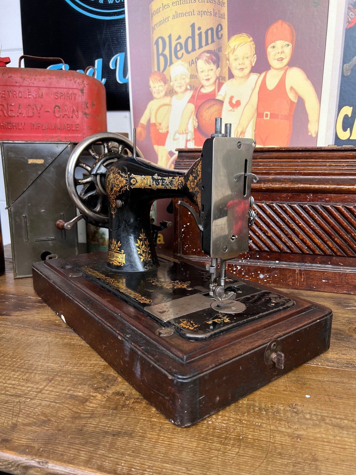 Vintage Singer Sewing Machine Hand Crank Coffin Case Working - Dates 1899 Rustic Home Decor