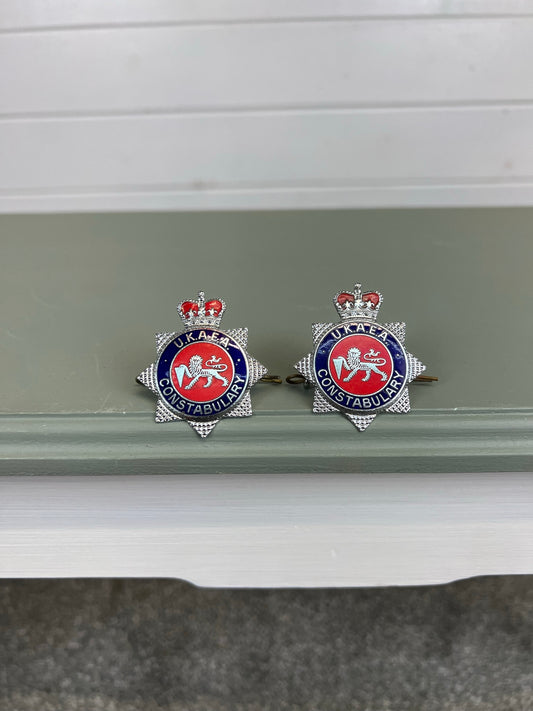 2x UKAEA United Kingdom Atomic Energy Constabulary Enamel Queens Crown Cap Badge Plate