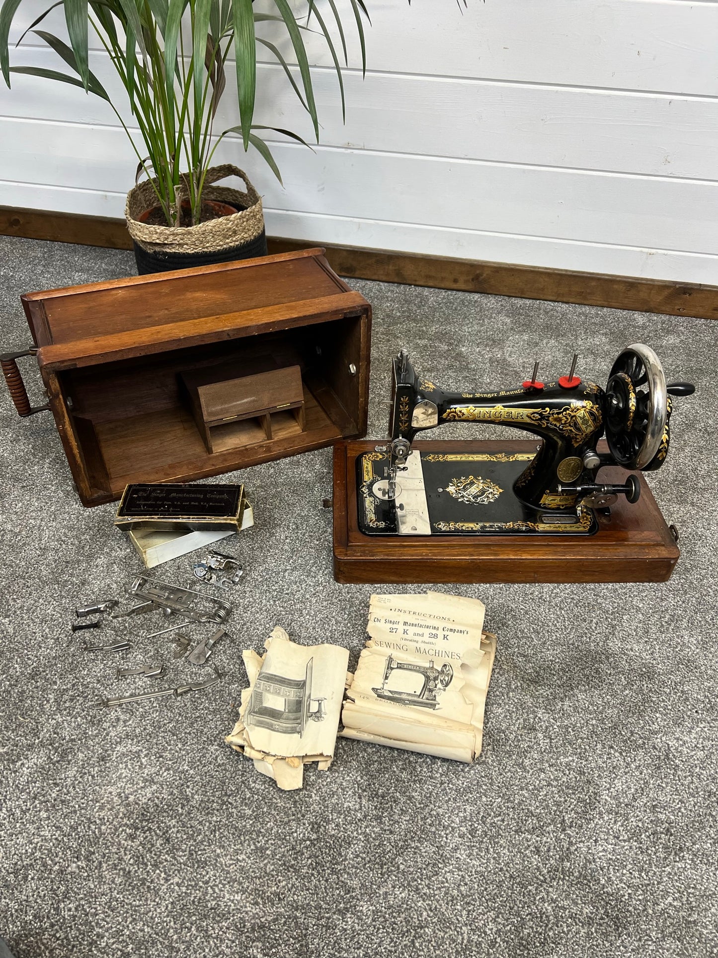 Vintage Singer Sewing Machine 28K Dates 1897 Hand Crank With Wooden Case & Accessories