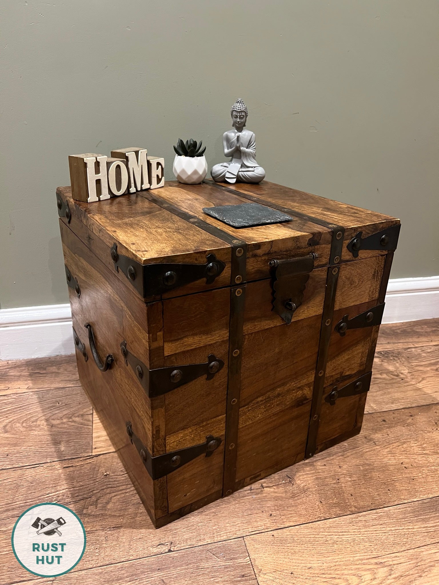 Farmhouse trunk outlet