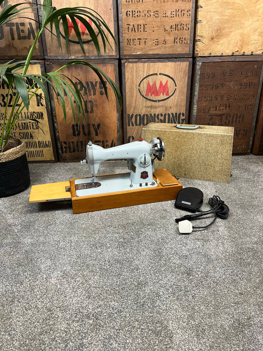 Vintage Novum Deluxe MkIII Mk3 Sewing Machine With Hard Case - Working