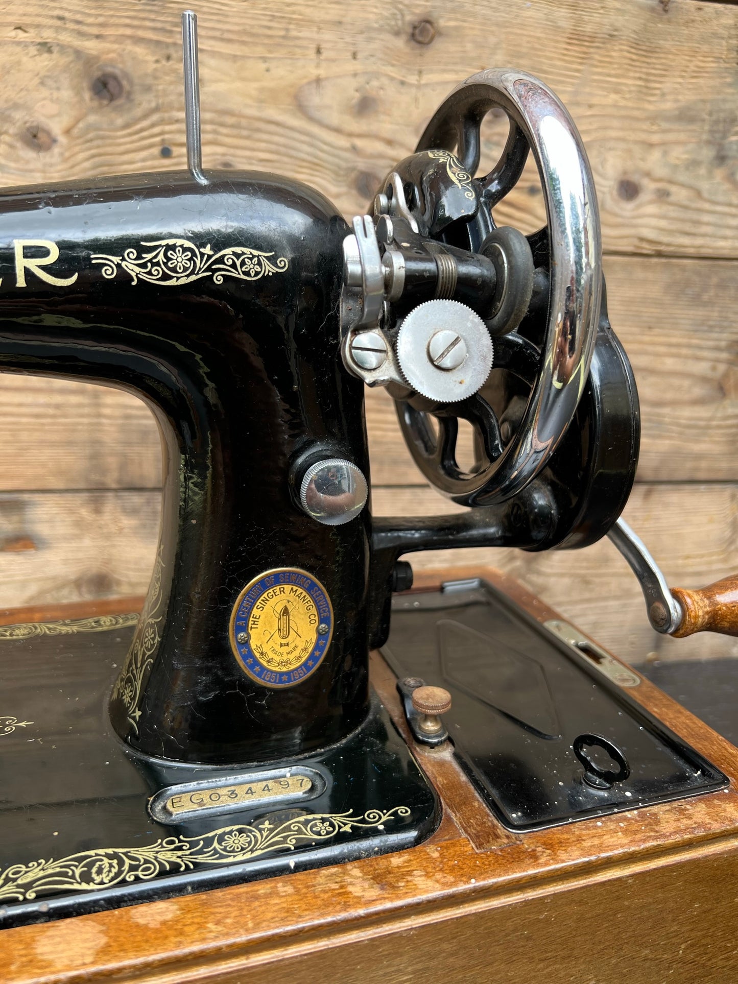 Vintage Singer Sewing Machine 1950 Hand Crank With Hard Case & Extras