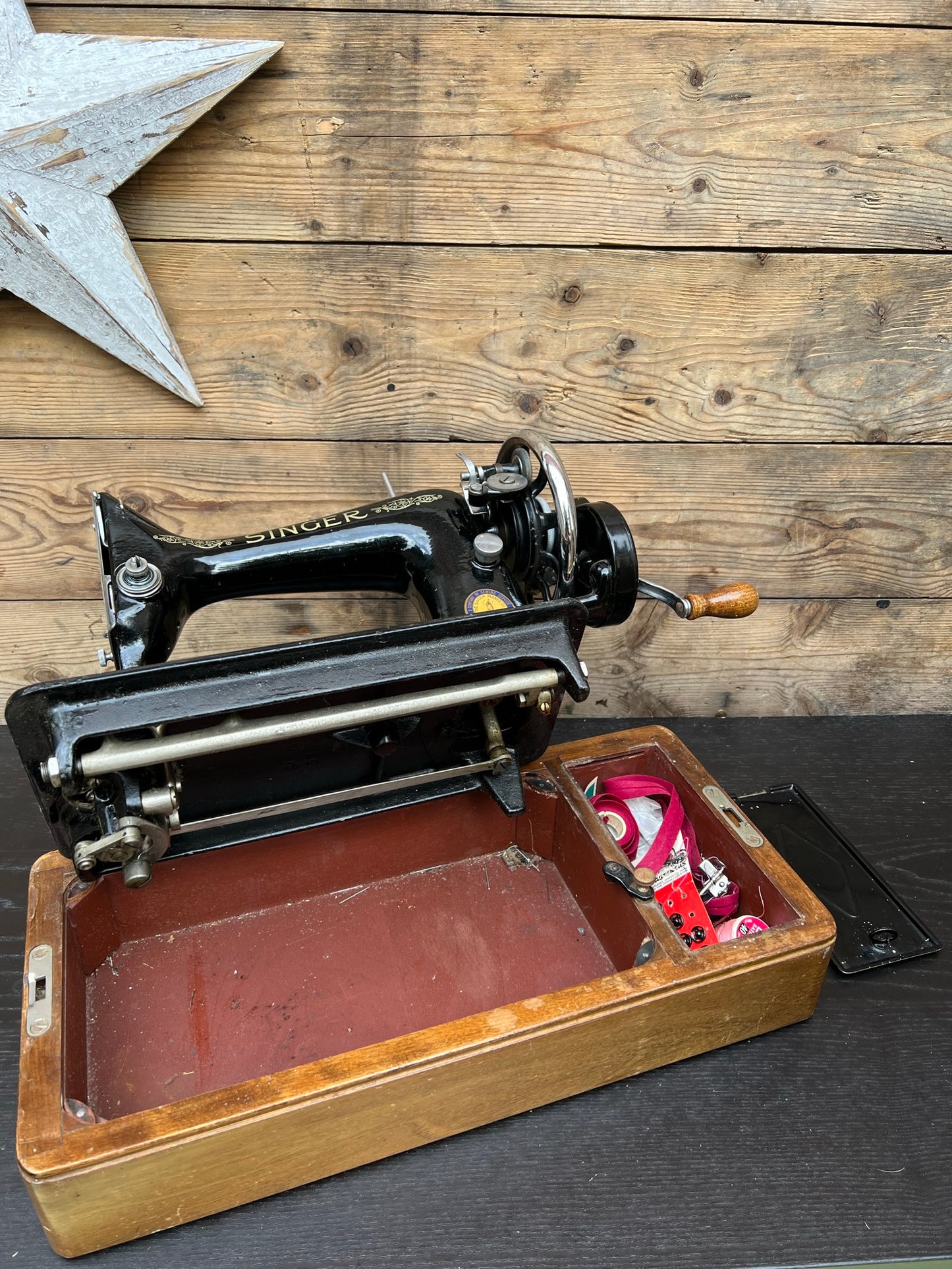 Vintage Singer Sewing Machine 1950 Hand Crank With Hard Case & Extras