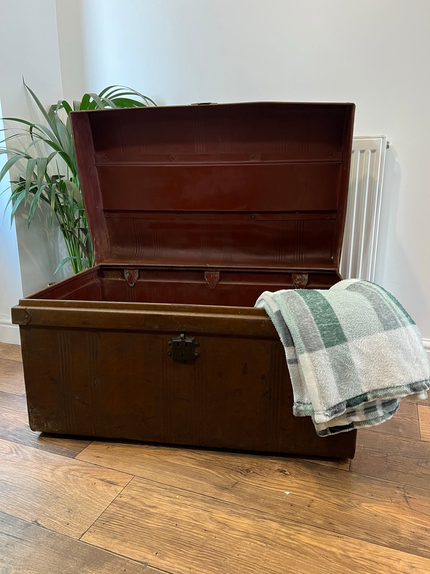 Vintage Metal Steamer Trunk Rustic Coffee Side Table Original Travel Large Storage Chest