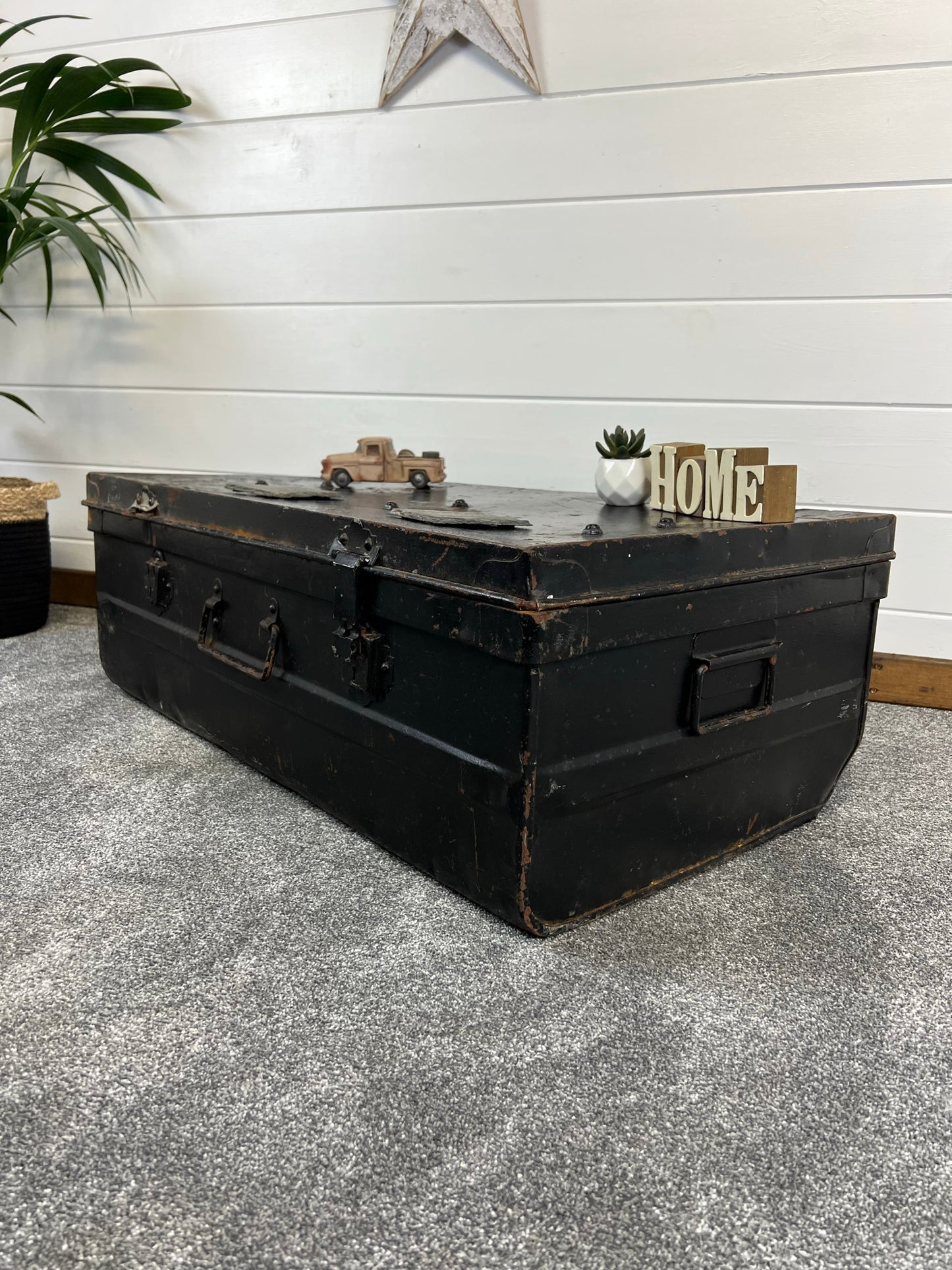 Vintage Metal Large Storage Trunk Rustic Black Coffee Side Table Original Toy Tool Chest