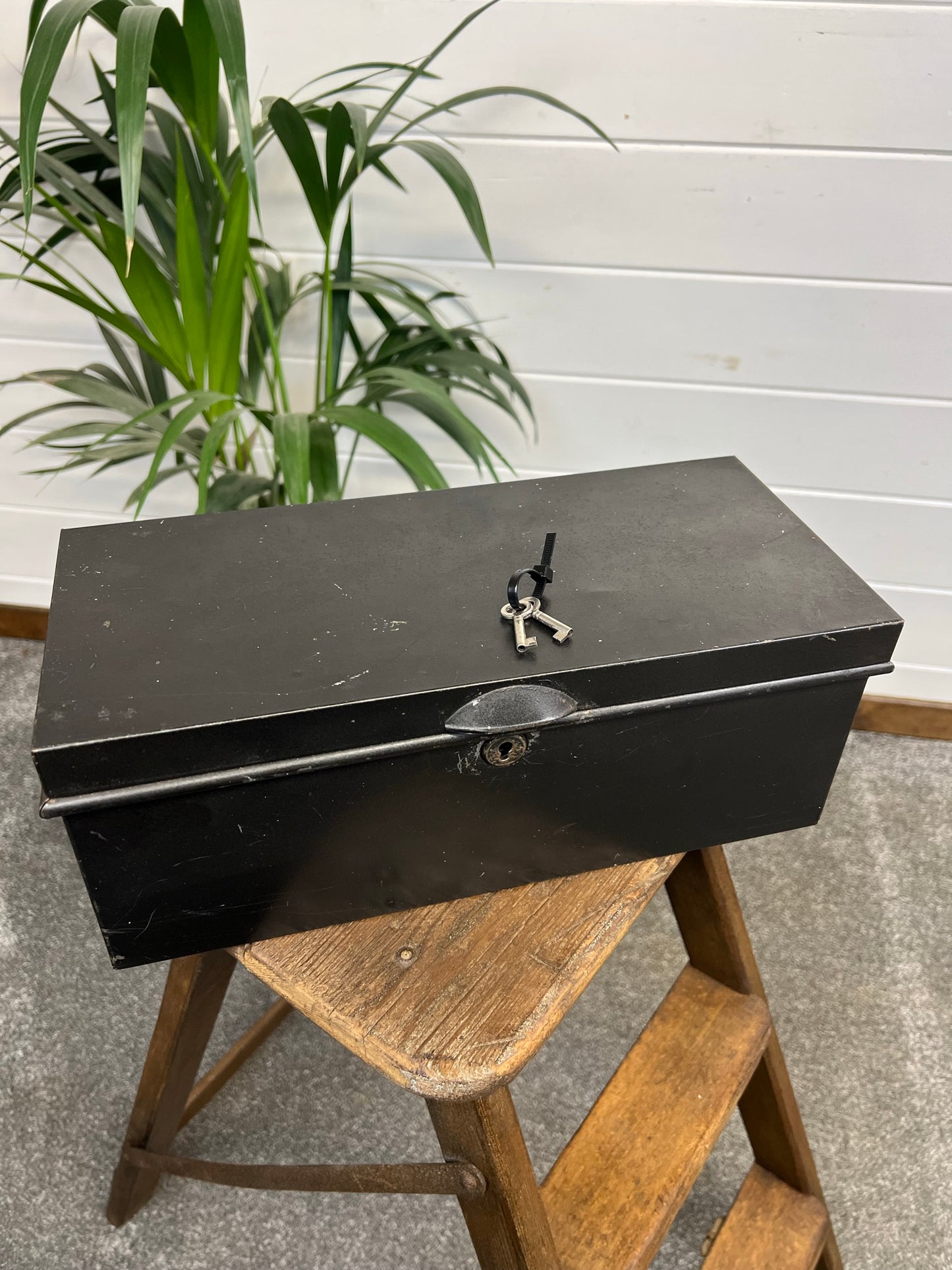 Vintage Small Lockable Box With 2x Keys Metal Box Toolbox Cash Box Rustic Industrial