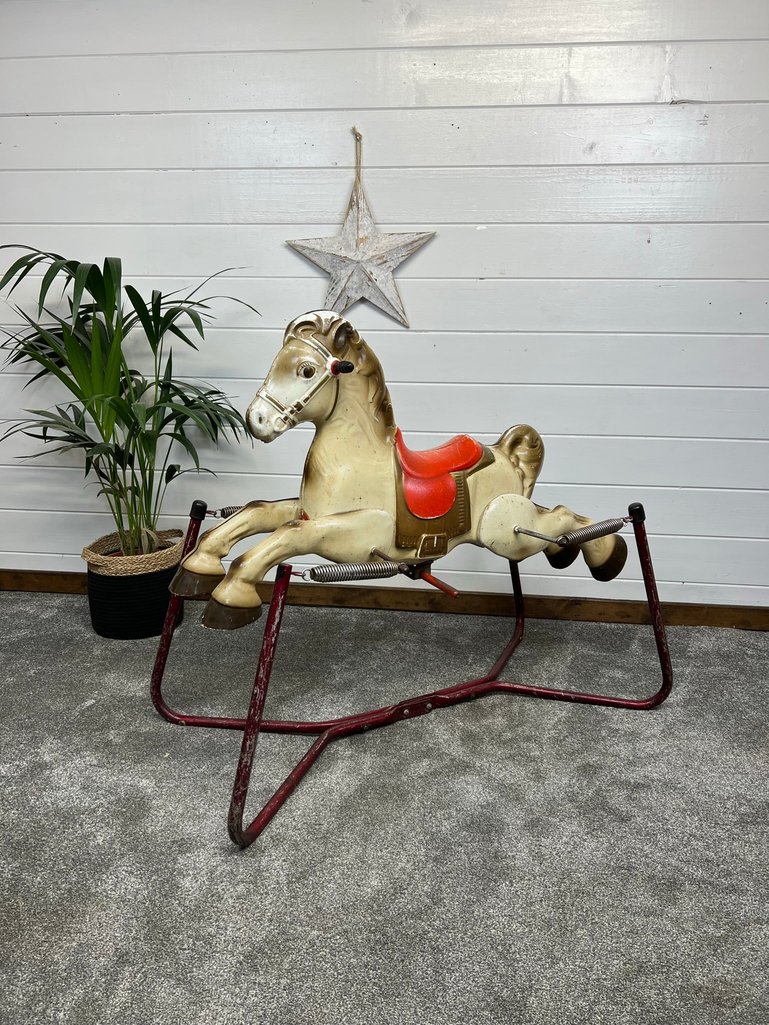 Metal rocking hot sale horse on springs