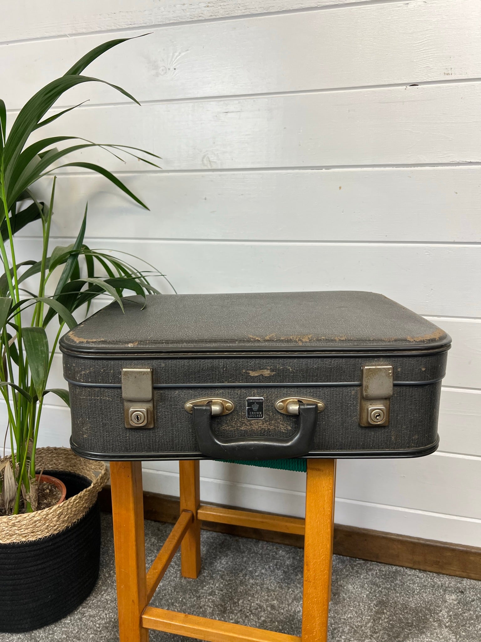 Vintage Crown Luggage Small Suitcase Case 1950's Retro Boho Décor Disp – Rust Hut Vintage Crown Luggage Small Suitcase Case 1950's Retro Boho Décor Disp – Rust Hut