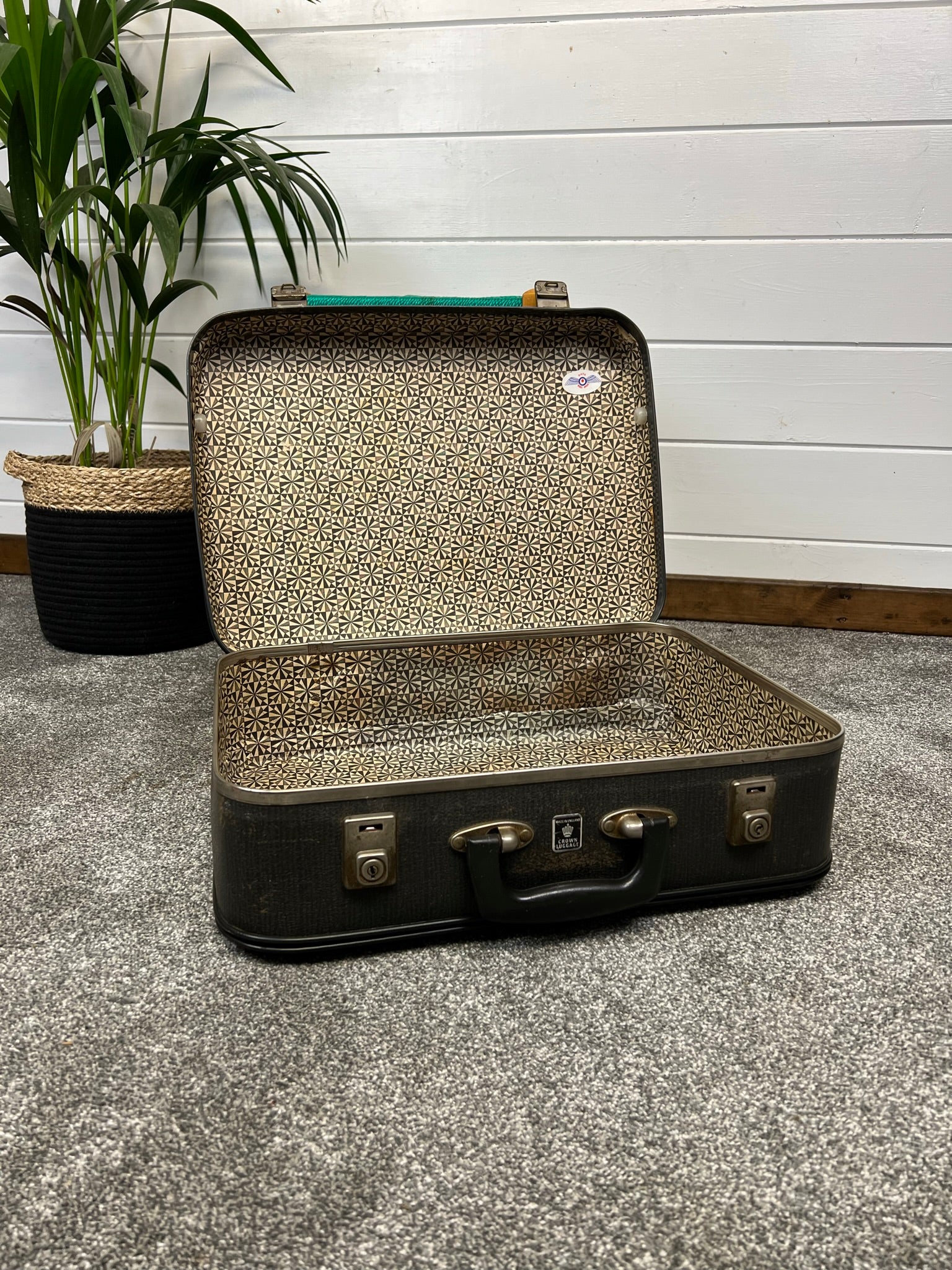 Crown discount suitcase price