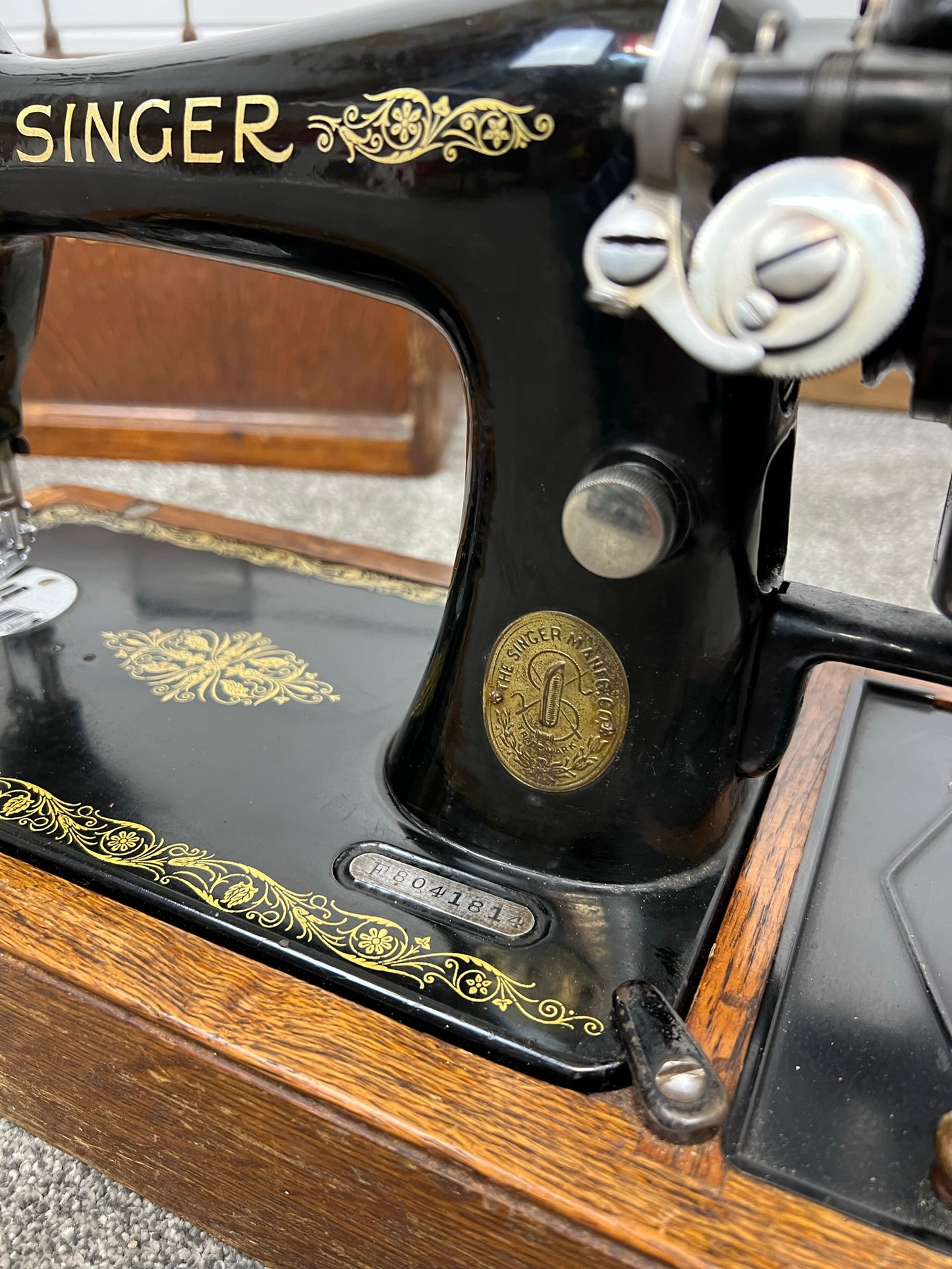 Vintage Singer Sewing Machine 15K Dates 1910 Hand Crank With Wooden Case