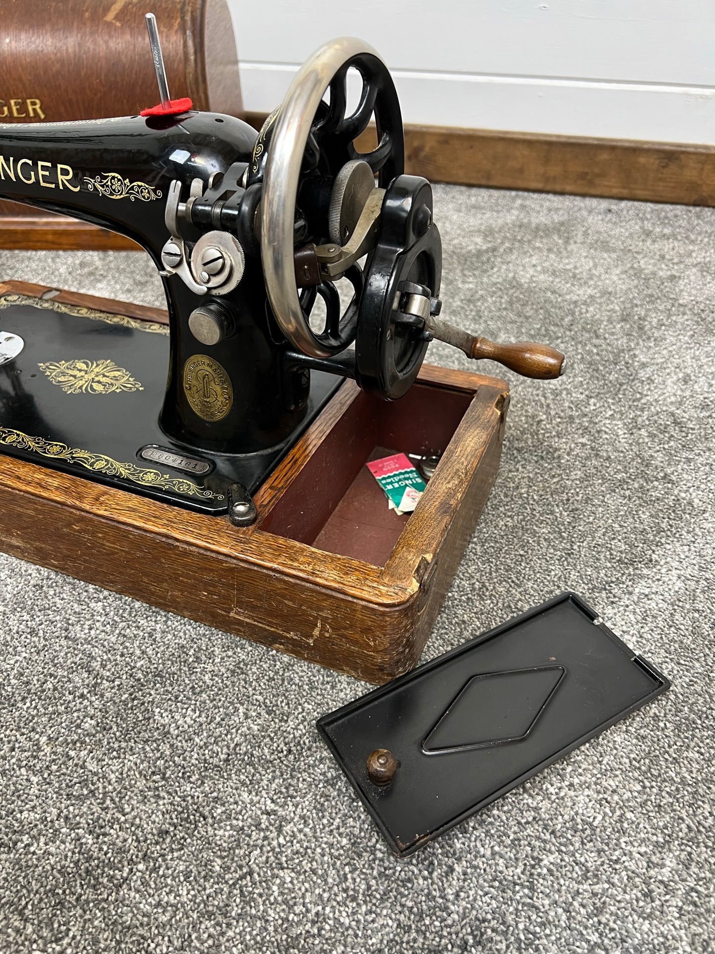 Vintage Singer Sewing Machine 15K Dates 1910 Hand Crank With Wooden Case
